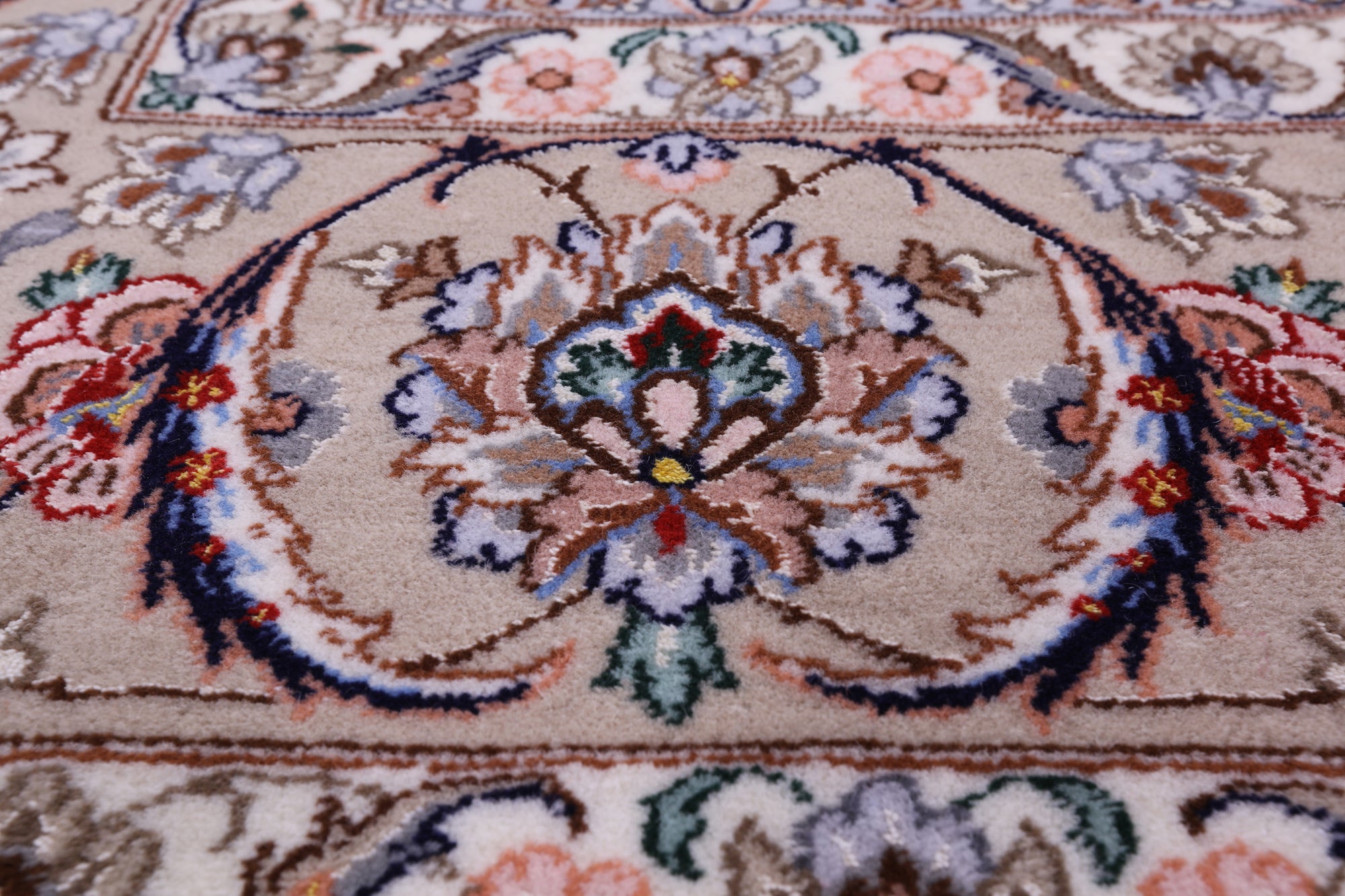 Ivory Isfahan Authentic Persian Hand Knotted Wool & Silk Area Rug - 5' 3" X 7' 10" - Golden Nile