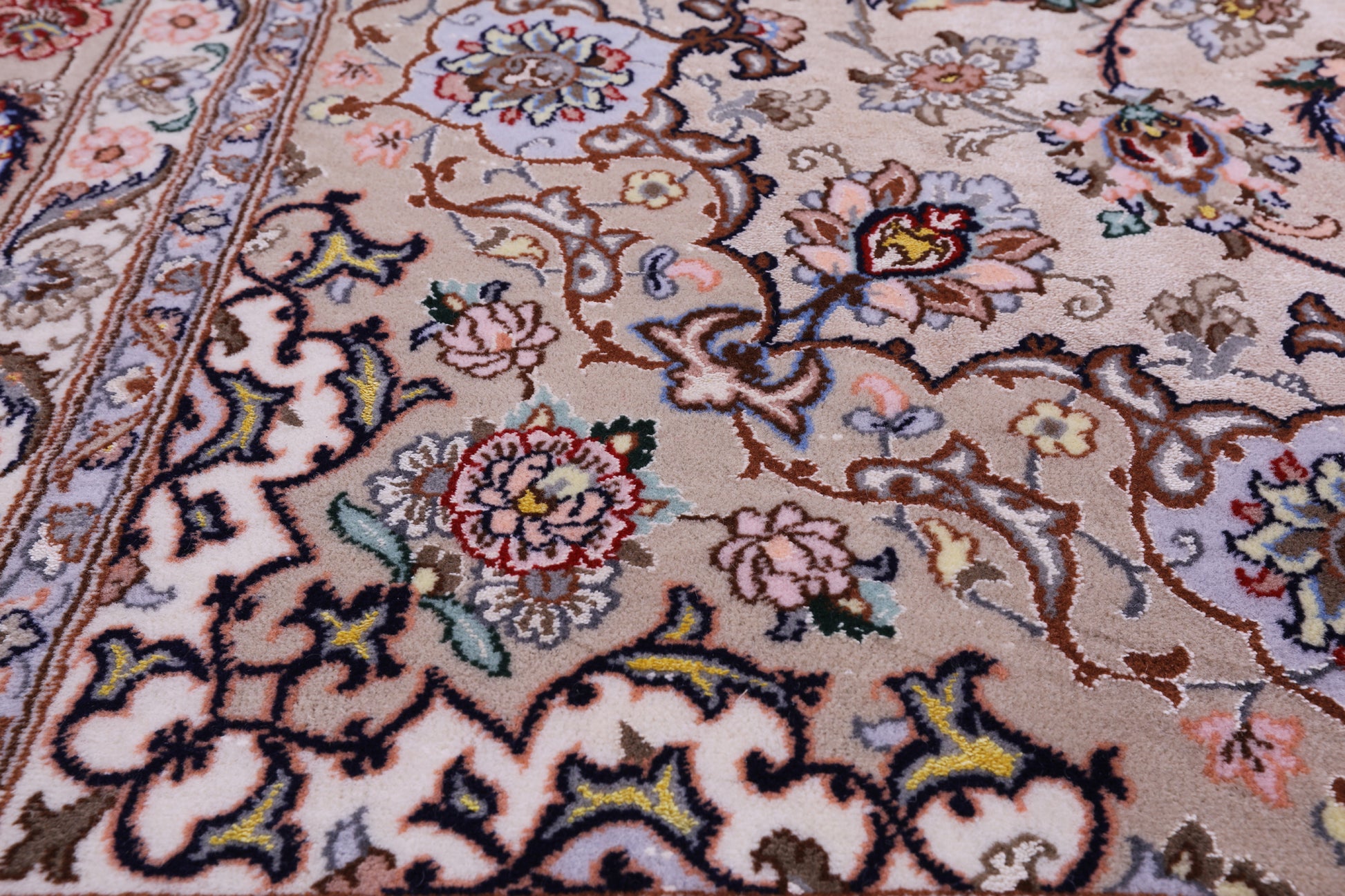 Ivory Isfahan Authentic Persian Hand Knotted Wool & Silk Area Rug - 5' 3" X 7' 10" - Golden Nile
