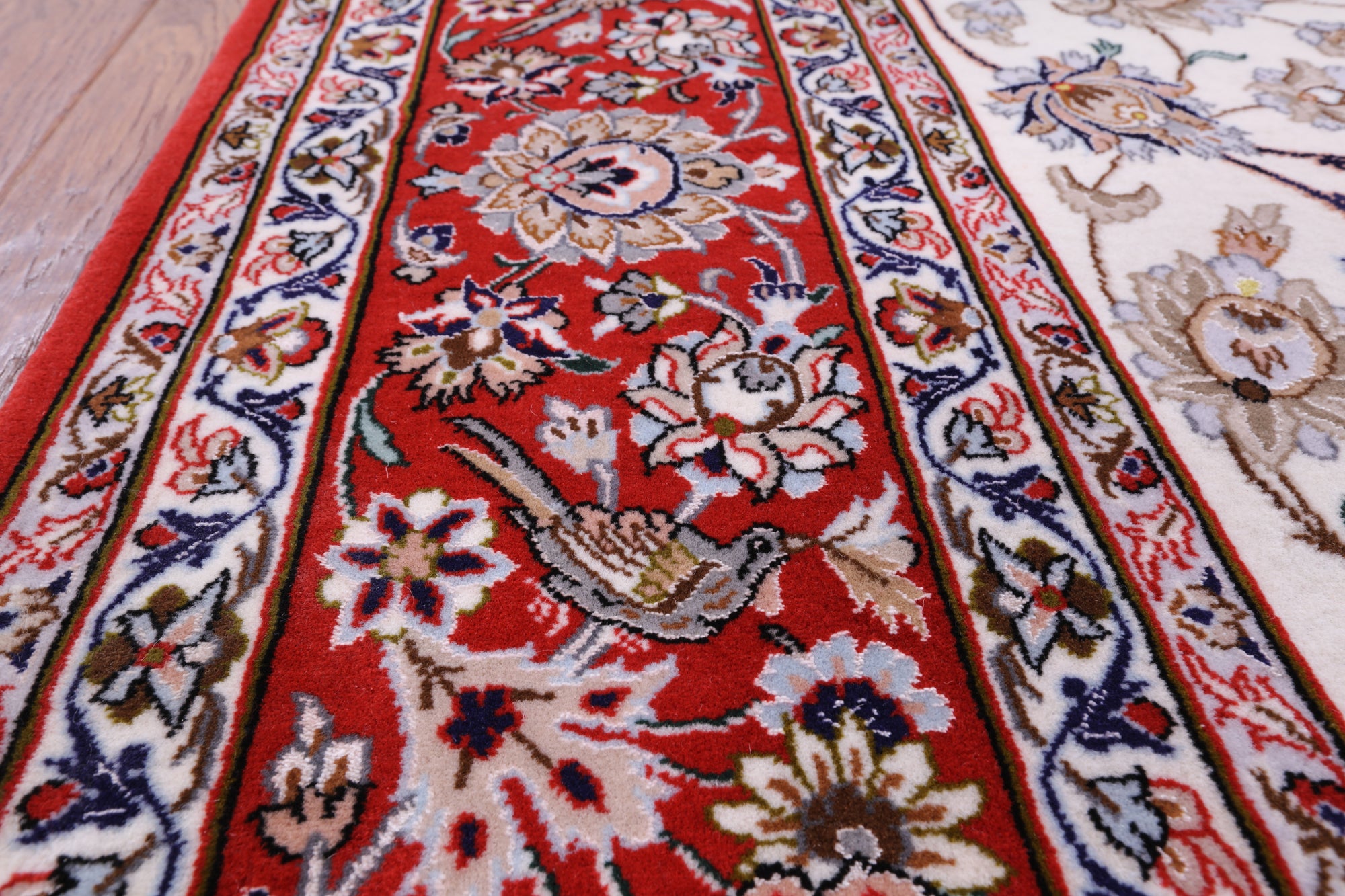 Ivory Isfahan Authentic Persian Hand Knotted Wool & Silk Area Rug - 5' 1" X 7' 10" - Golden Nile
