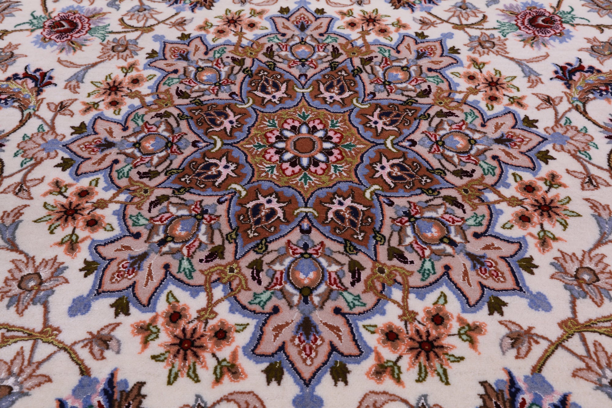 Ivory Isfahan Authentic Persian Hand Knotted Wool & Silk Area Rug - 5' 2" X 8' 2" - Golden Nile
