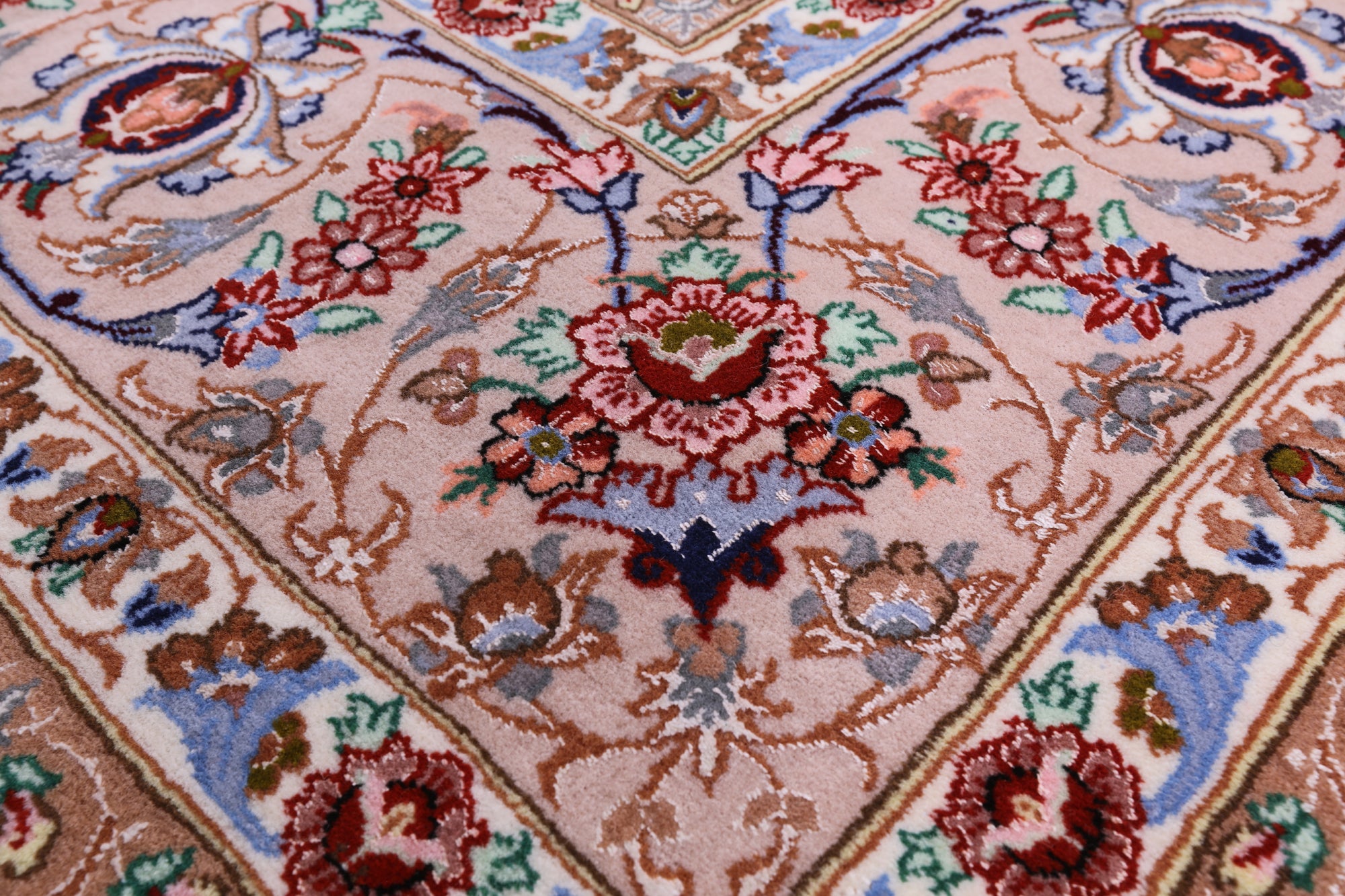 Ivory Isfahan Authentic Persian Hand Knotted Wool & Silk Area Rug - 5' 2" X 8' 2" - Golden Nile