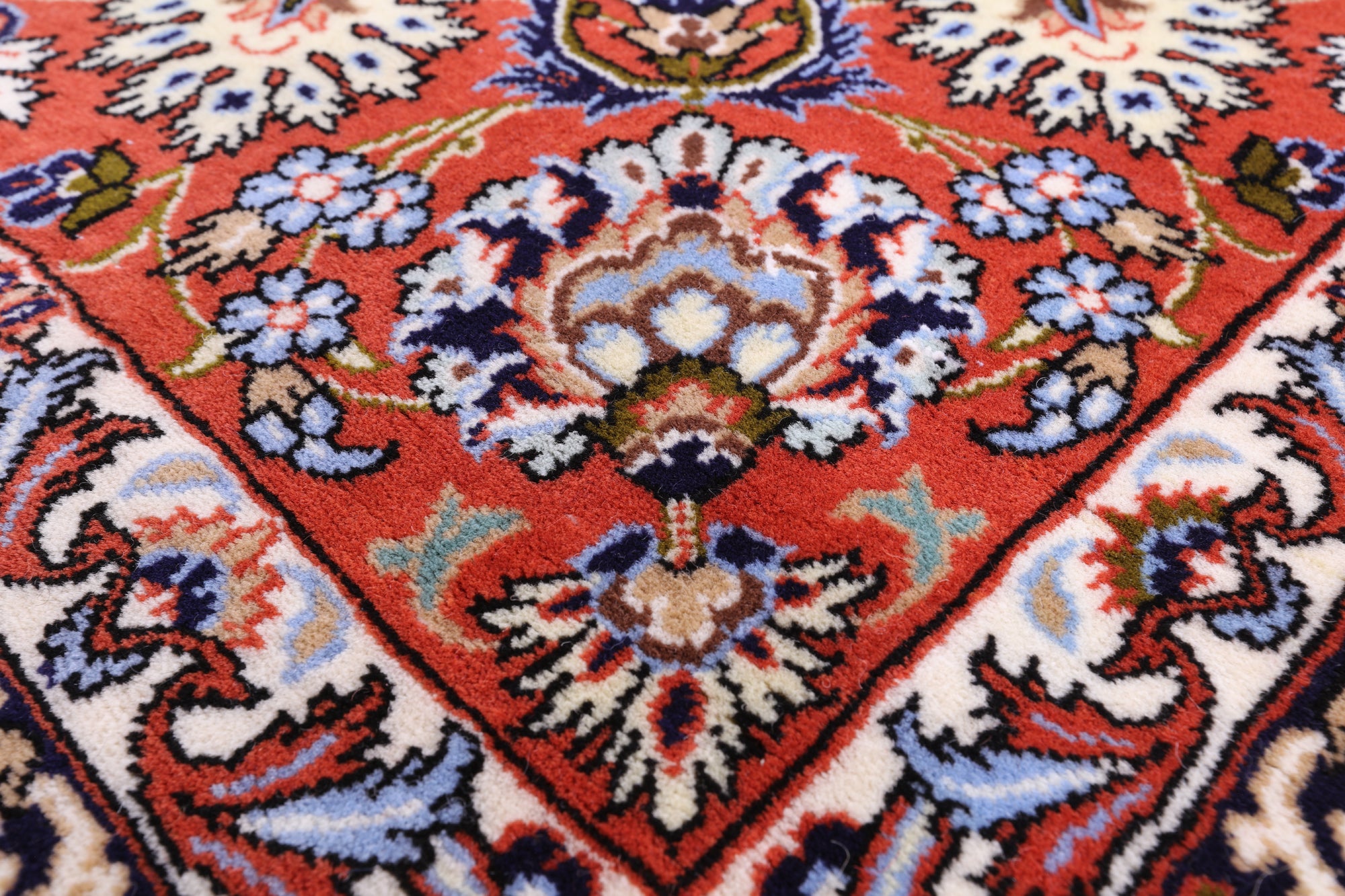 Ivory Isfahan Authentic Persian Hand Knotted Wool & Silk Area Rug - 5' 4" X 8' 2" - Golden Nile