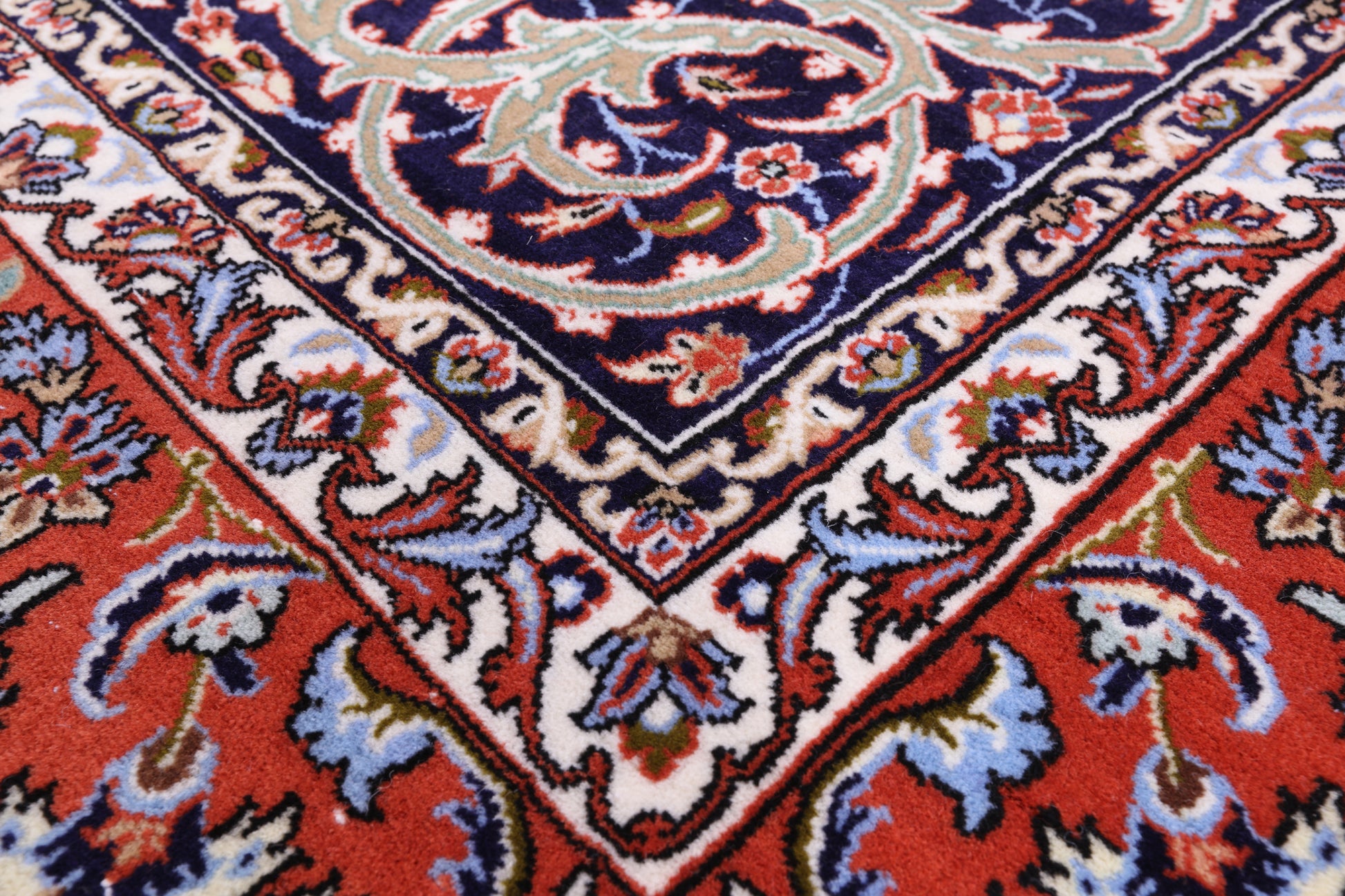 Ivory Isfahan Authentic Persian Hand Knotted Wool & Silk Area Rug - 5' 4" X 8' 2" - Golden Nile