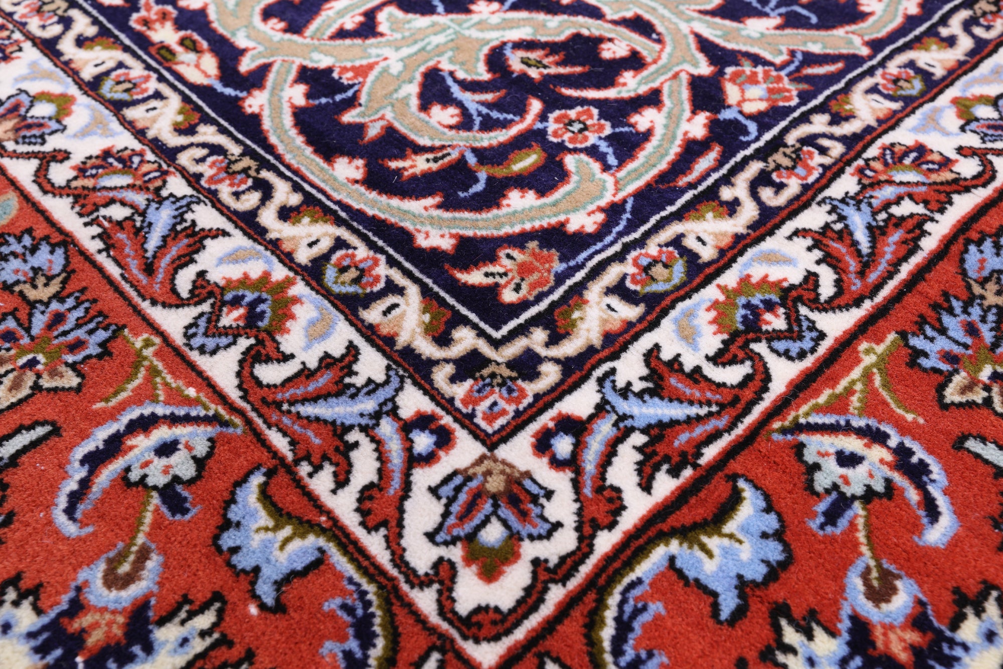 Ivory Isfahan Authentic Persian Hand Knotted Wool & Silk Area Rug - 5' 4" X 8' 2" - Golden Nile