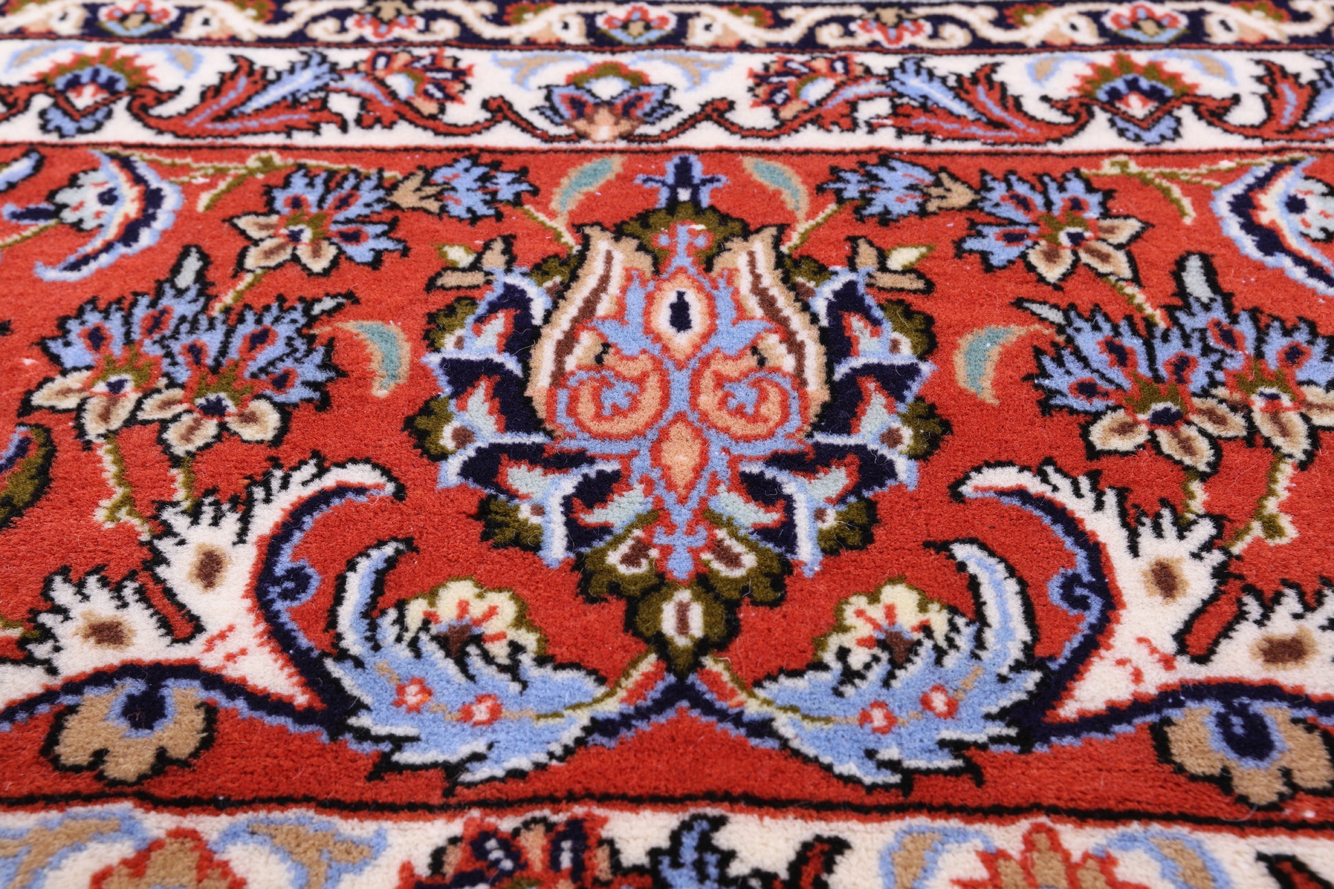 Ivory Isfahan Authentic Persian Hand Knotted Wool & Silk Area Rug - 5' 4" X 8' 2" - Golden Nile