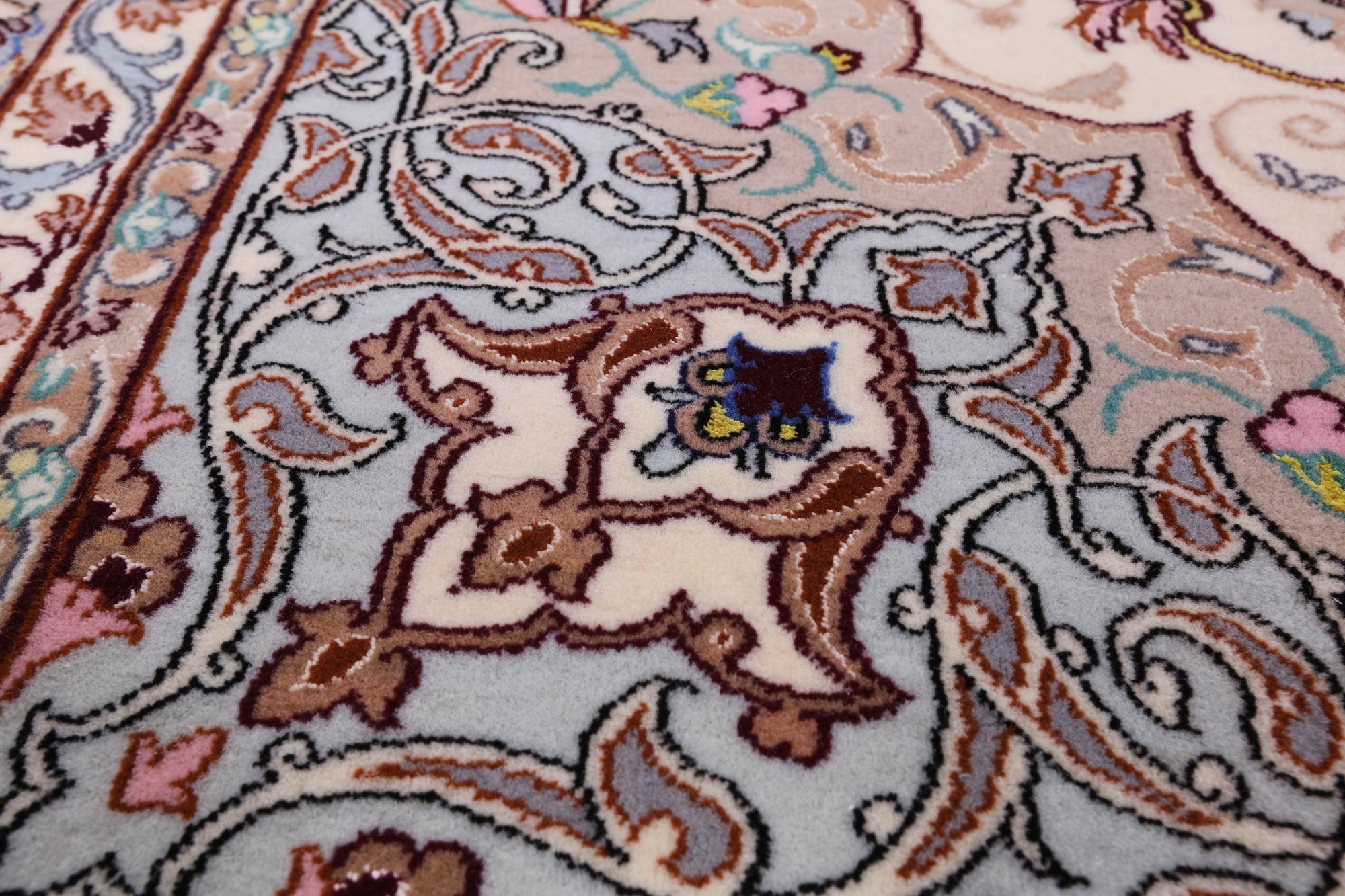 Ivory Isfahan Authentic Persian Hand Knotted Wool & Silk Area Rug - 5' 1" X 7' 7" - Golden Nile