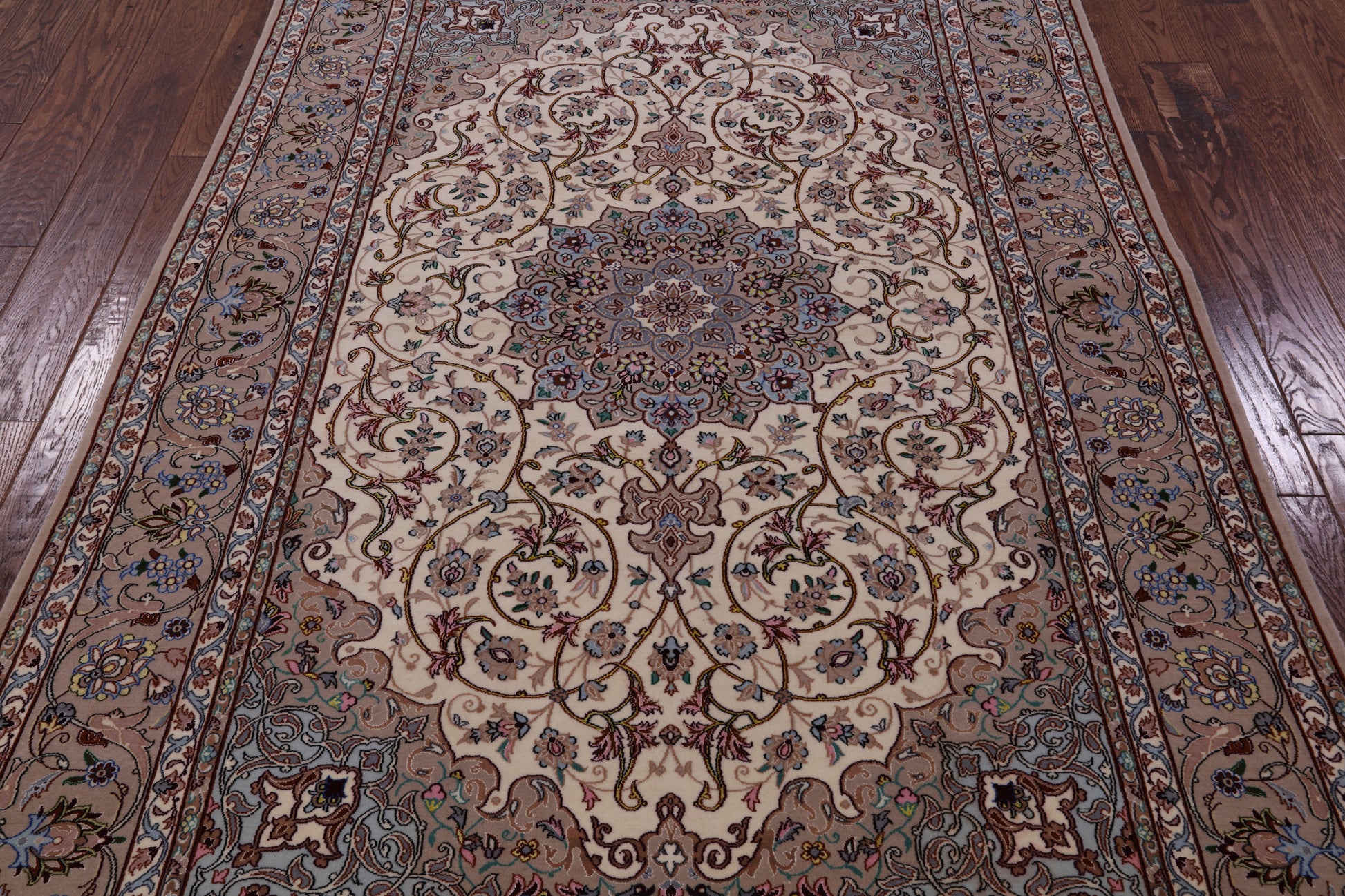 Ivory Isfahan Authentic Persian Hand Knotted Wool & Silk Area Rug - 5' 1" X 7' 7" - Golden Nile