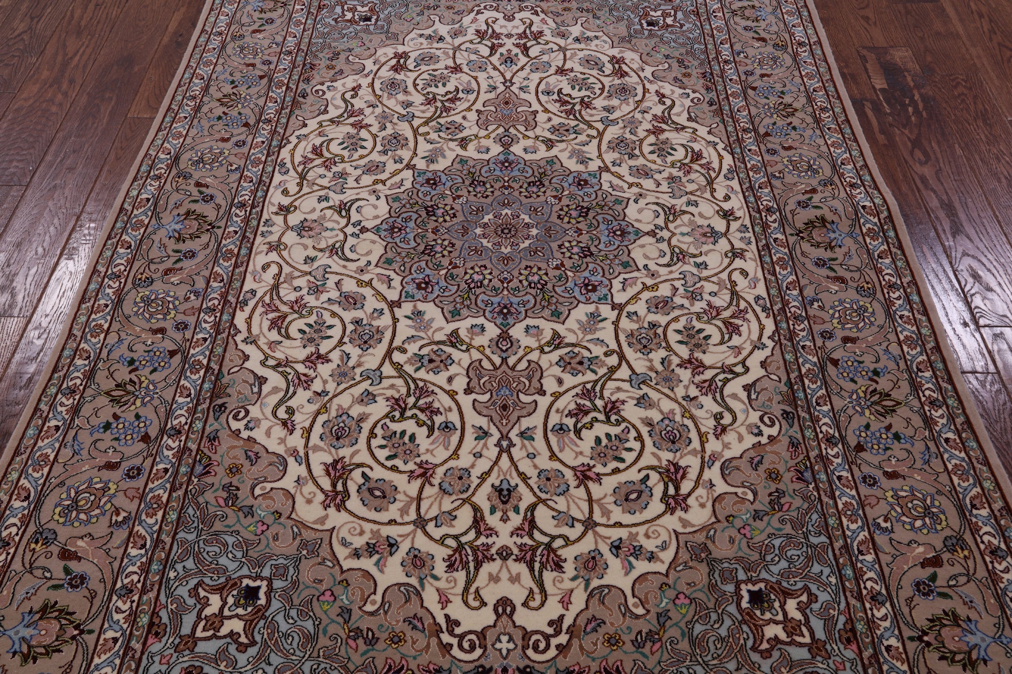 Ivory Isfahan Authentic Persian Hand Knotted Wool & Silk Area Rug - 5' 1" X 7' 7" - Golden Nile