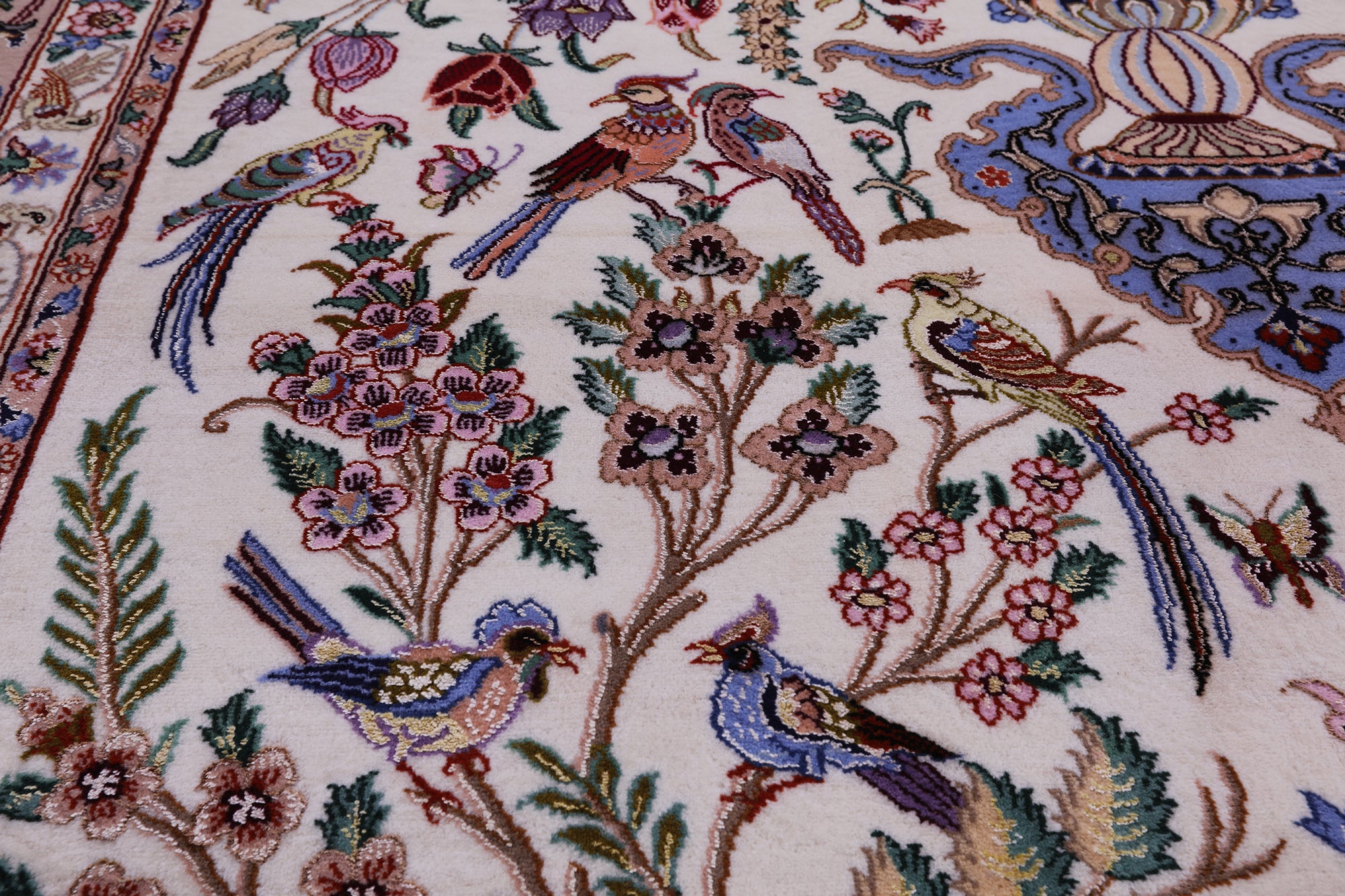 Ivory Isfahan Authentic Persian Hand Knotted Wool & Silk Area Rug - 5' 3" X 7' 9" - Golden Nile