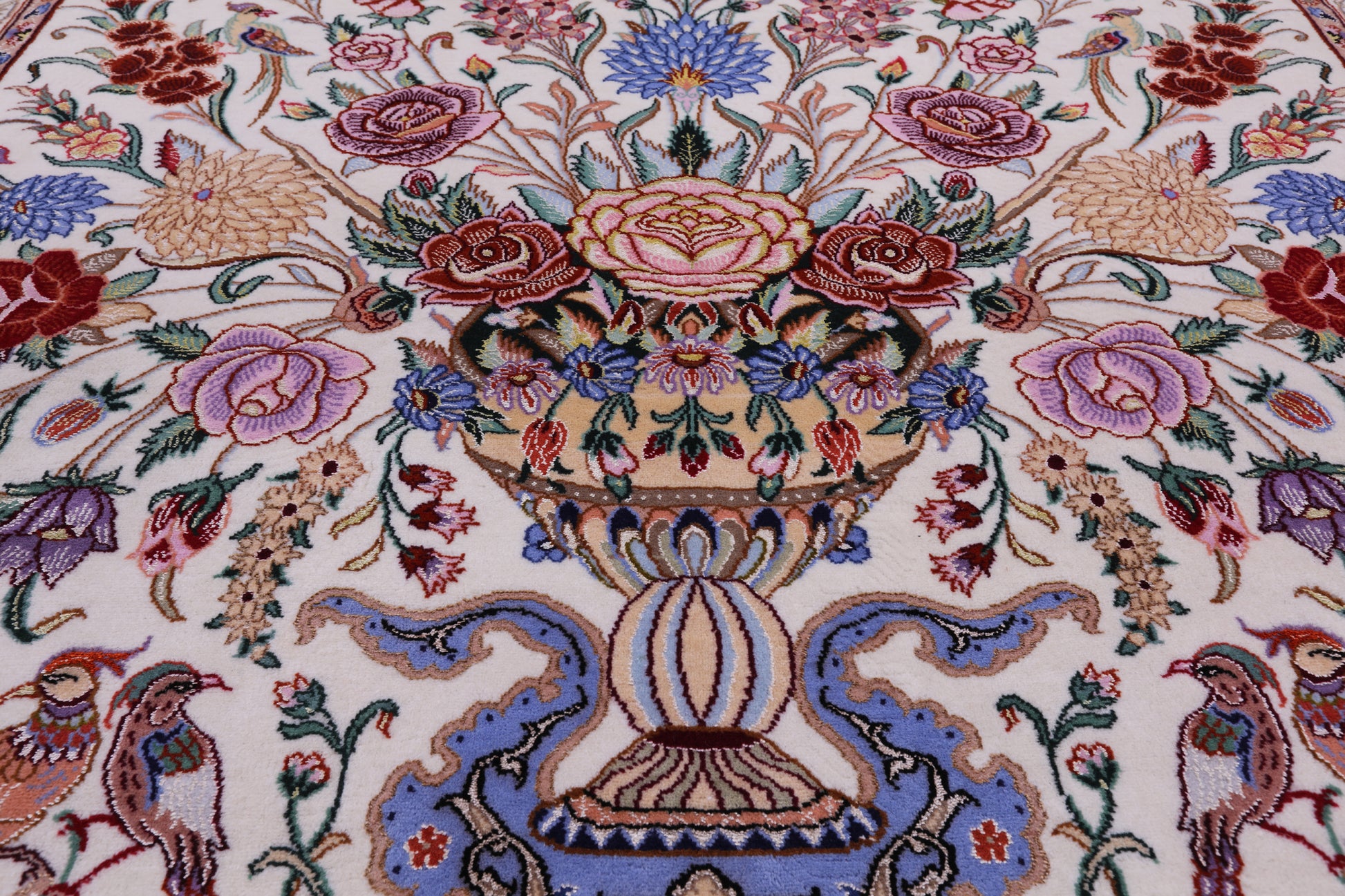 Ivory Isfahan Authentic Persian Hand Knotted Wool & Silk Area Rug - 5' 3" X 7' 9" - Golden Nile