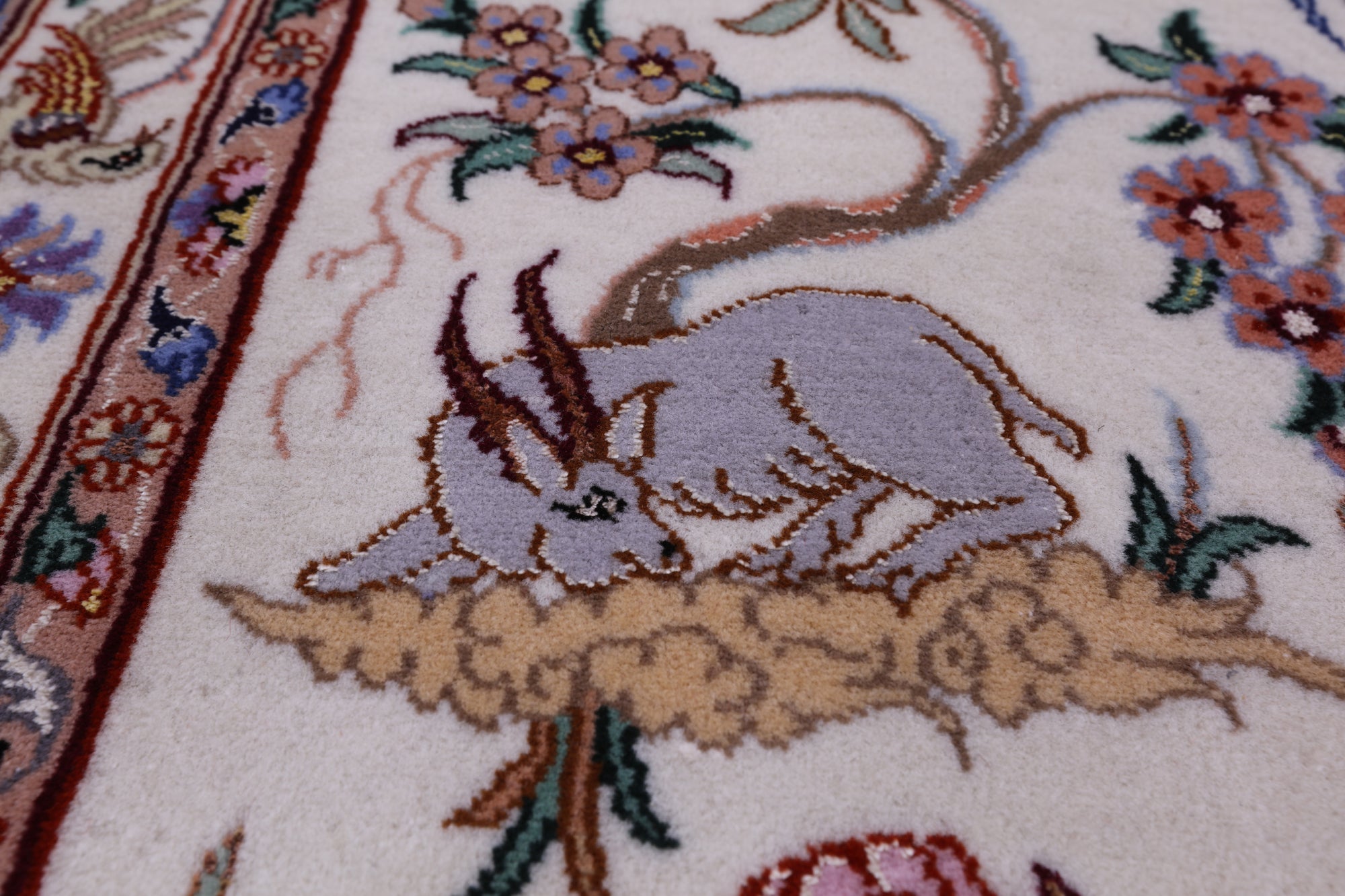 Ivory Isfahan Authentic Persian Hand Knotted Wool & Silk Area Rug - 5' 3" X 7' 9" - Golden Nile