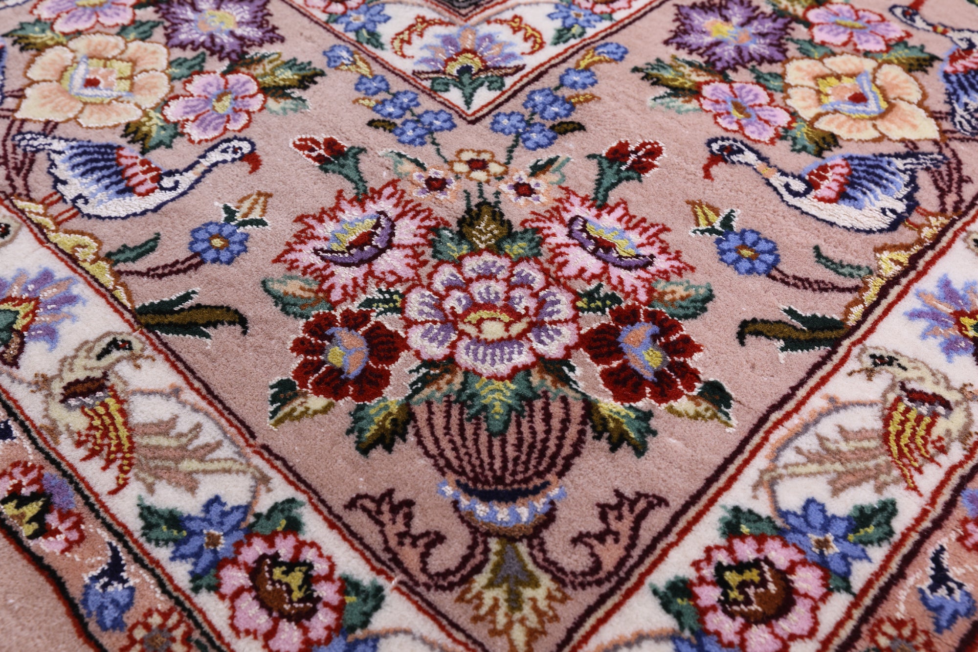 Ivory Isfahan Authentic Persian Hand Knotted Wool & Silk Area Rug - 5' 3" X 7' 9" - Golden Nile