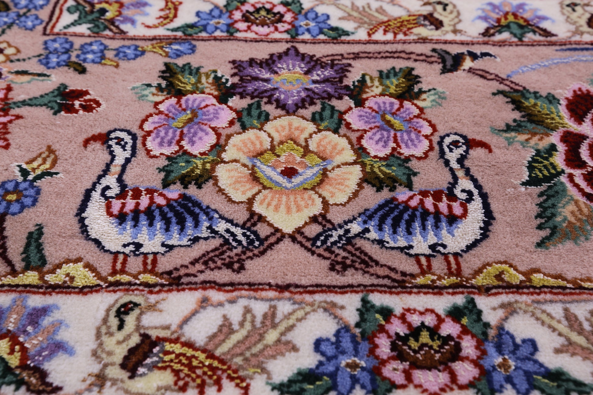 Ivory Isfahan Authentic Persian Hand Knotted Wool & Silk Area Rug - 5' 3" X 7' 9" - Golden Nile