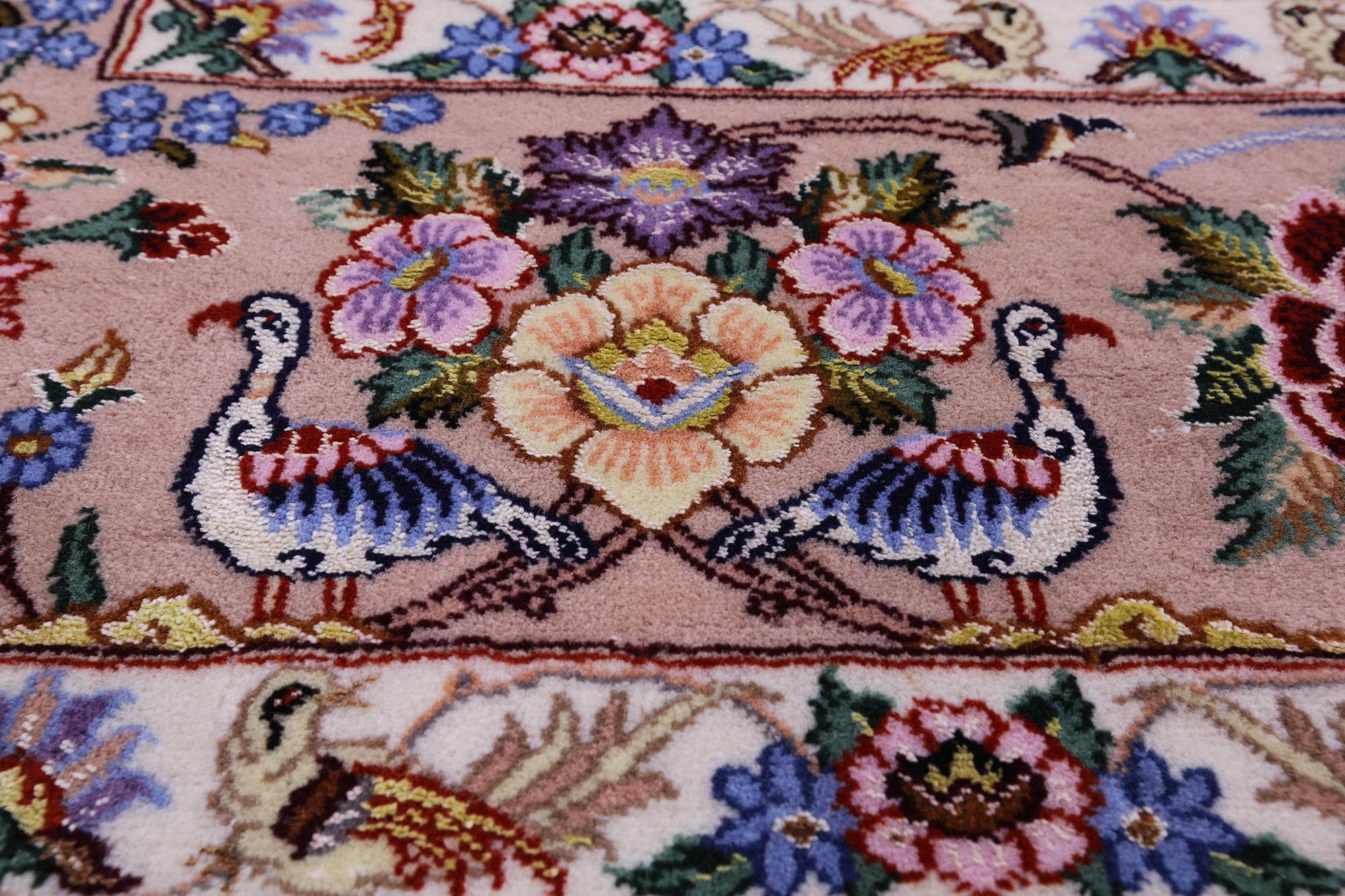 Ivory Isfahan Authentic Persian Hand Knotted Wool & Silk Area Rug - 5' 3" X 7' 9" - Golden Nile