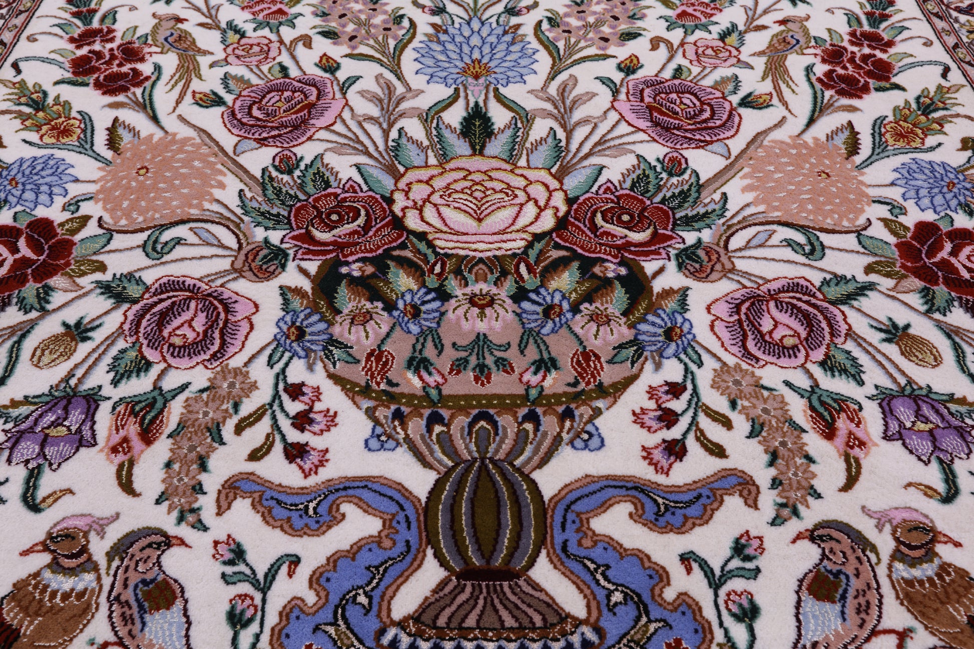 Ivory Isfahan Authentic Persian Hand Knotted Wool & Silk Area Rug - 5' 3" X 7' 10" - Golden Nile