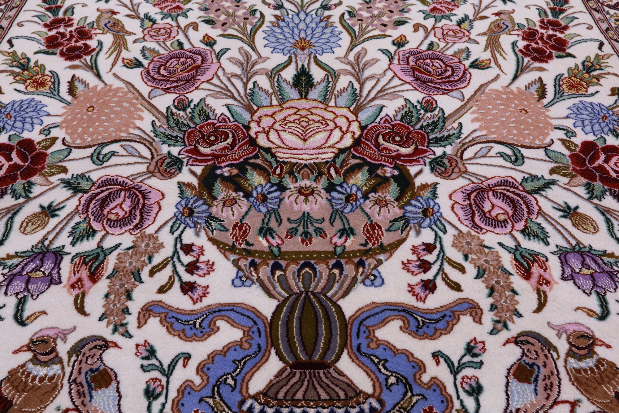 Ivory Isfahan Authentic Persian Hand Knotted Wool & Silk Area Rug - 5' 3" X 7' 10" - Golden Nile