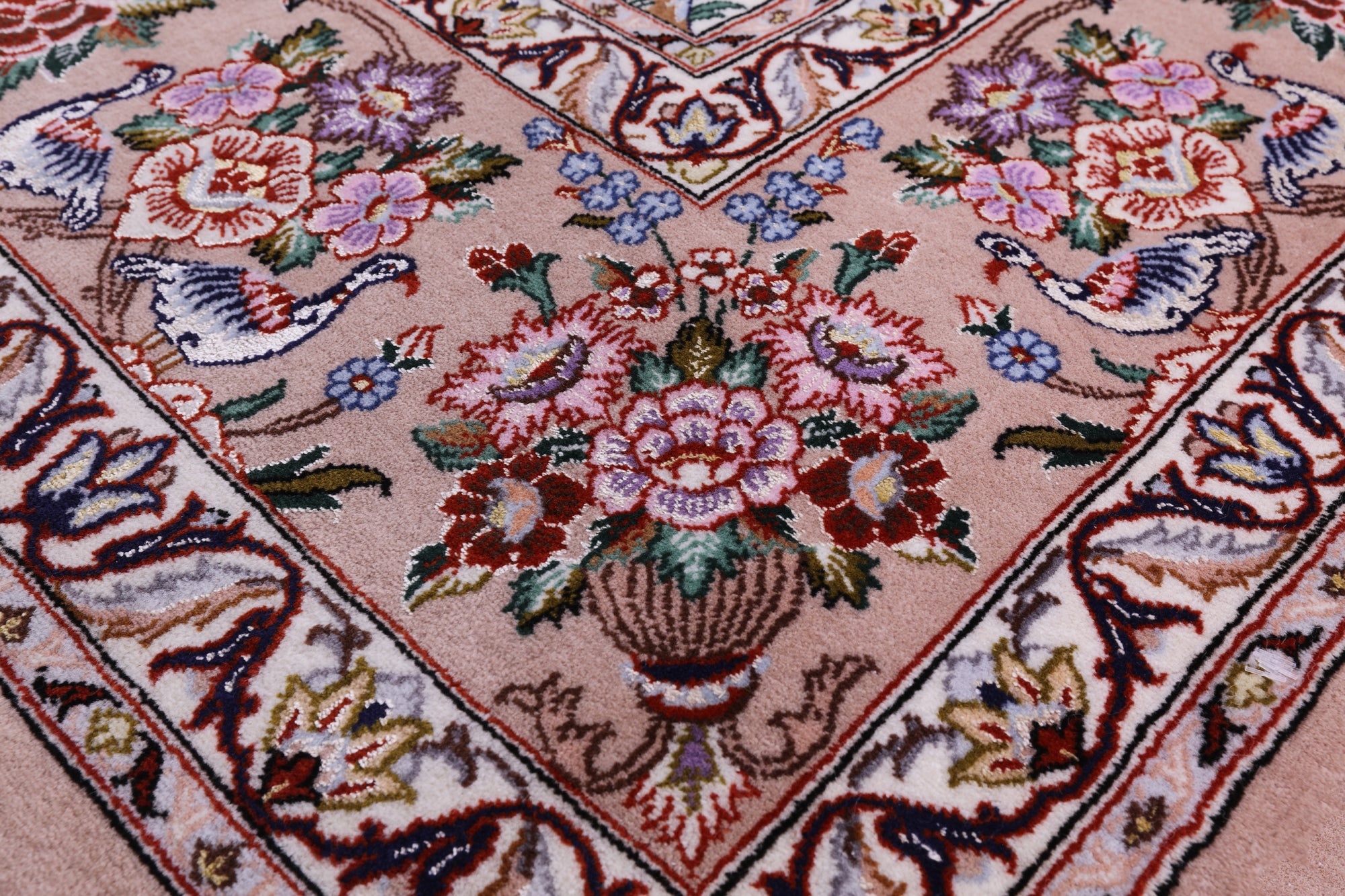 Ivory Isfahan Authentic Persian Hand Knotted Wool & Silk Area Rug - 5' 3" X 7' 10" - Golden Nile