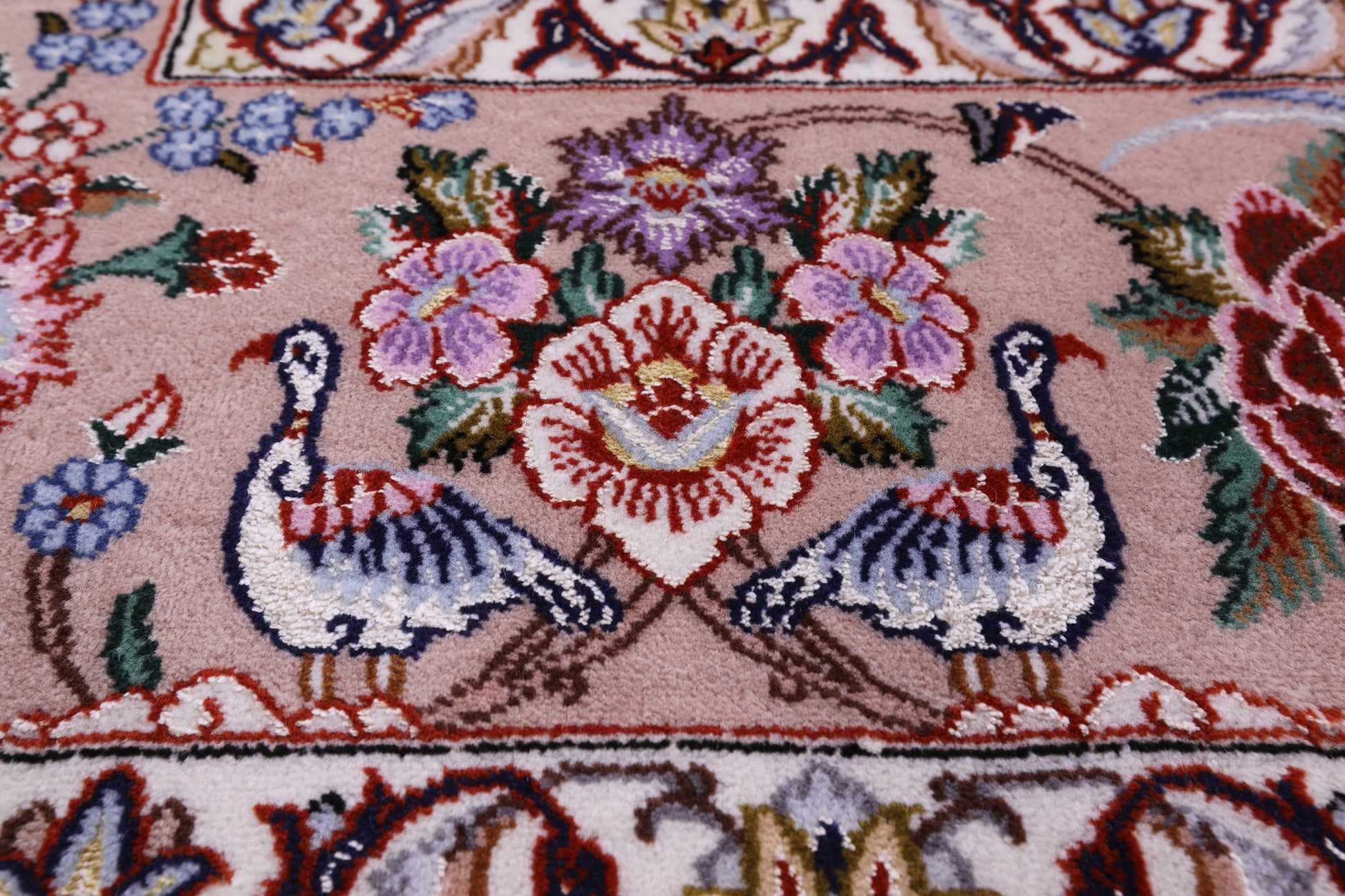 Ivory Isfahan Authentic Persian Hand Knotted Wool & Silk Area Rug - 5' 3" X 7' 10" - Golden Nile
