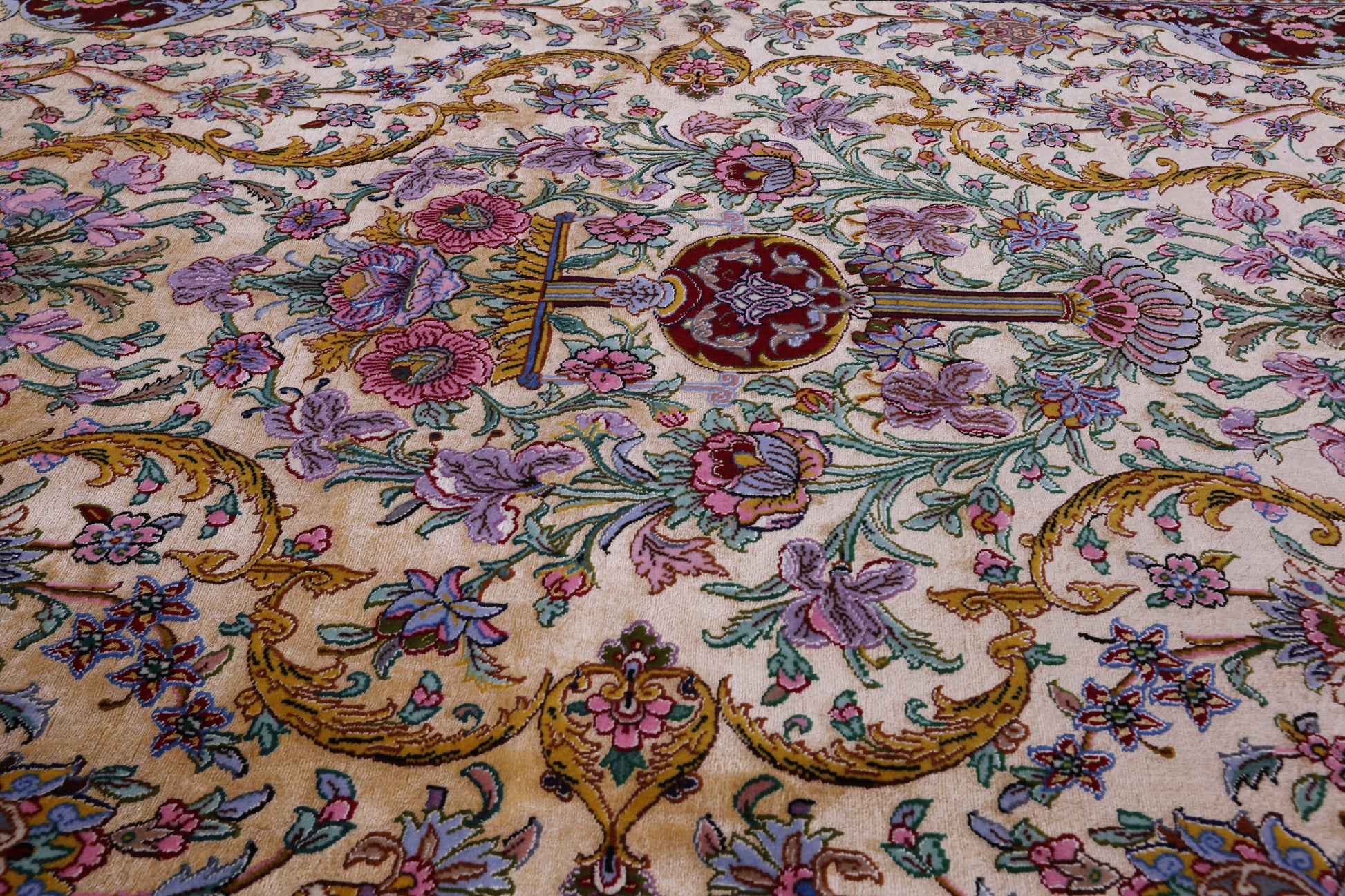 Isfahan Authentic Persian Hand Knotted Wool & Silk Area Rug - 4' 11" X 7' 11" - Golden Nile