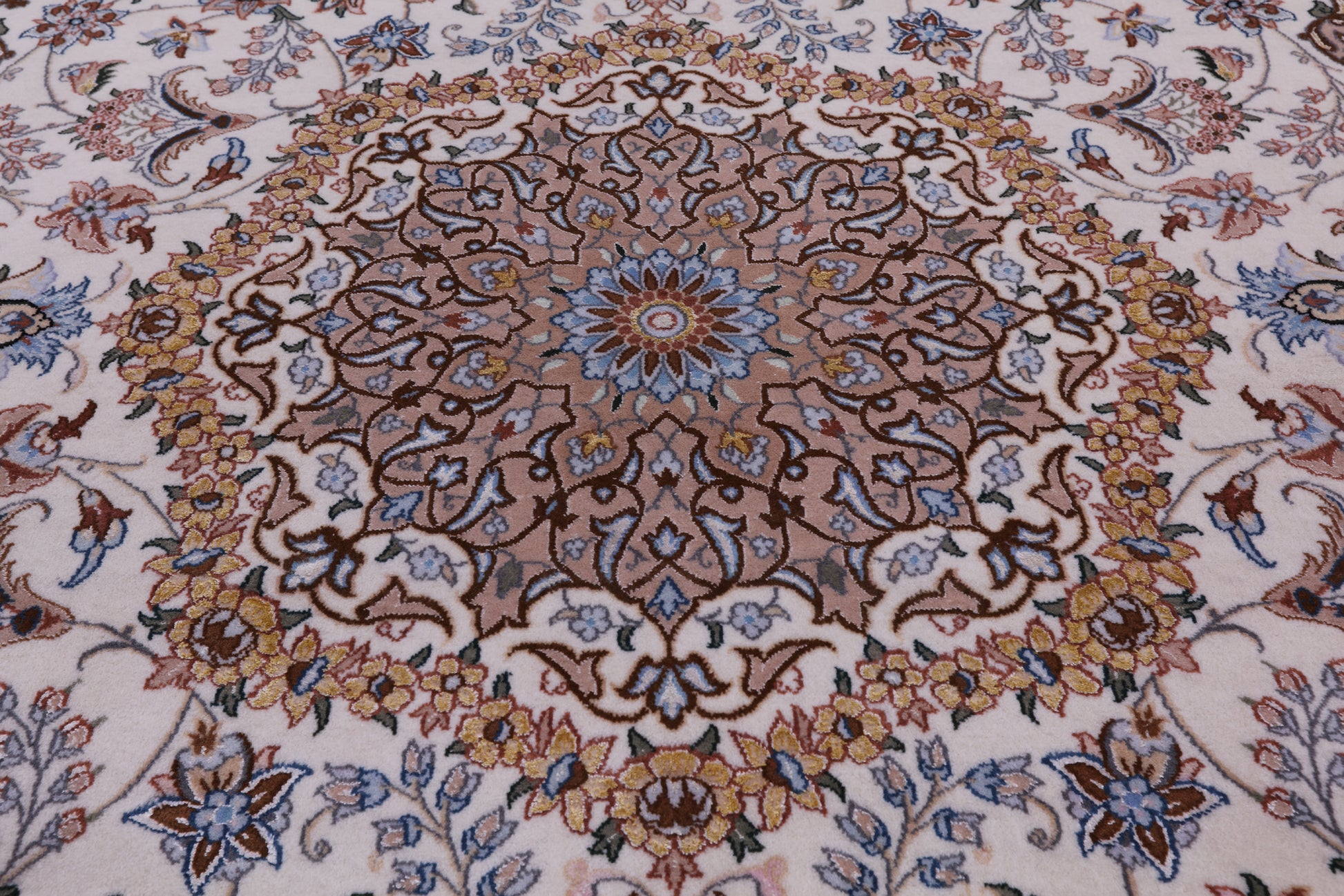 Ivory Isfahan Authentic Persian Hand Knotted Wool & Silk Area Rug - 5' 2" X 7' 7" - Golden Nile