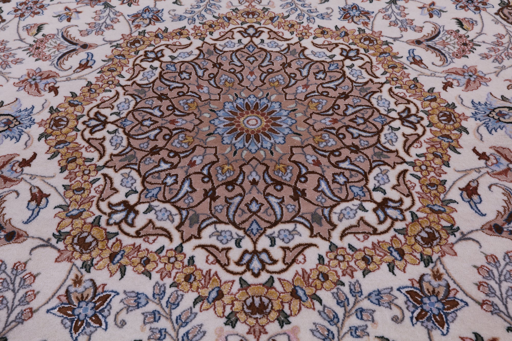 Ivory Isfahan Authentic Persian Hand Knotted Wool & Silk Area Rug - 5' 2" X 7' 7" - Golden Nile