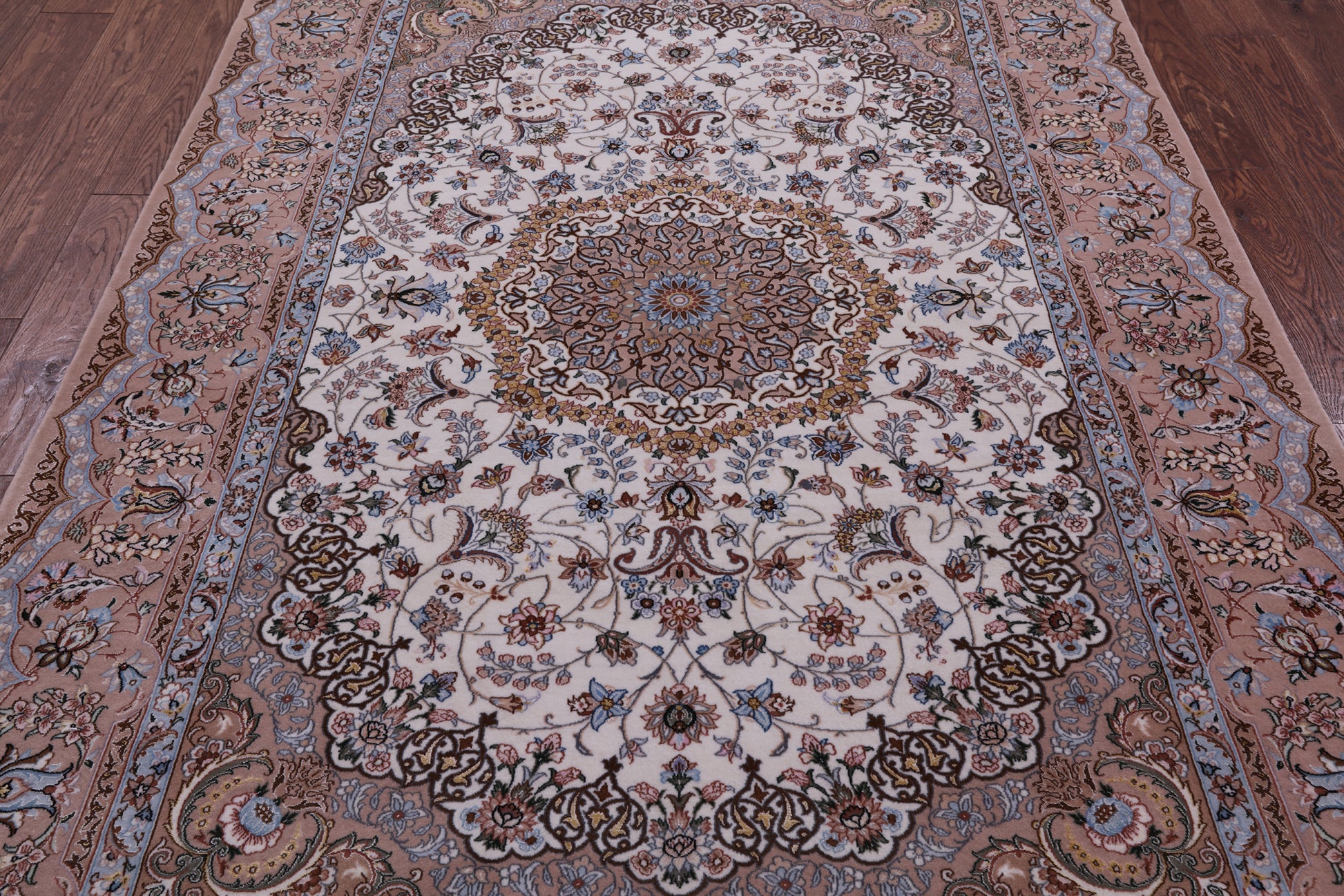 Ivory Isfahan Authentic Persian Hand Knotted Wool & Silk Area Rug - 5' 2" X 7' 7" - Golden Nile