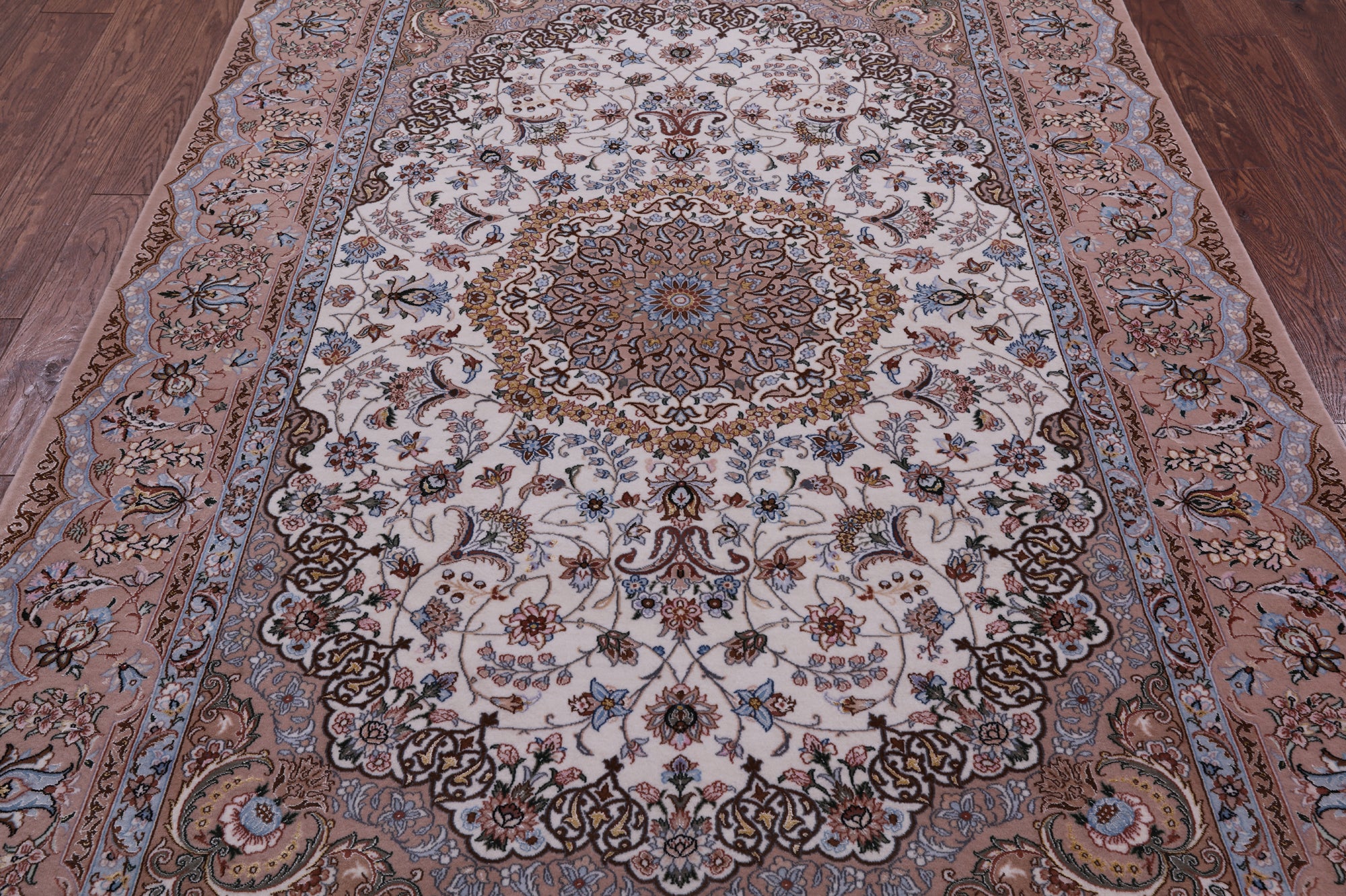 Ivory Isfahan Authentic Persian Hand Knotted Wool & Silk Area Rug - 5' 2" X 7' 7" - Golden Nile