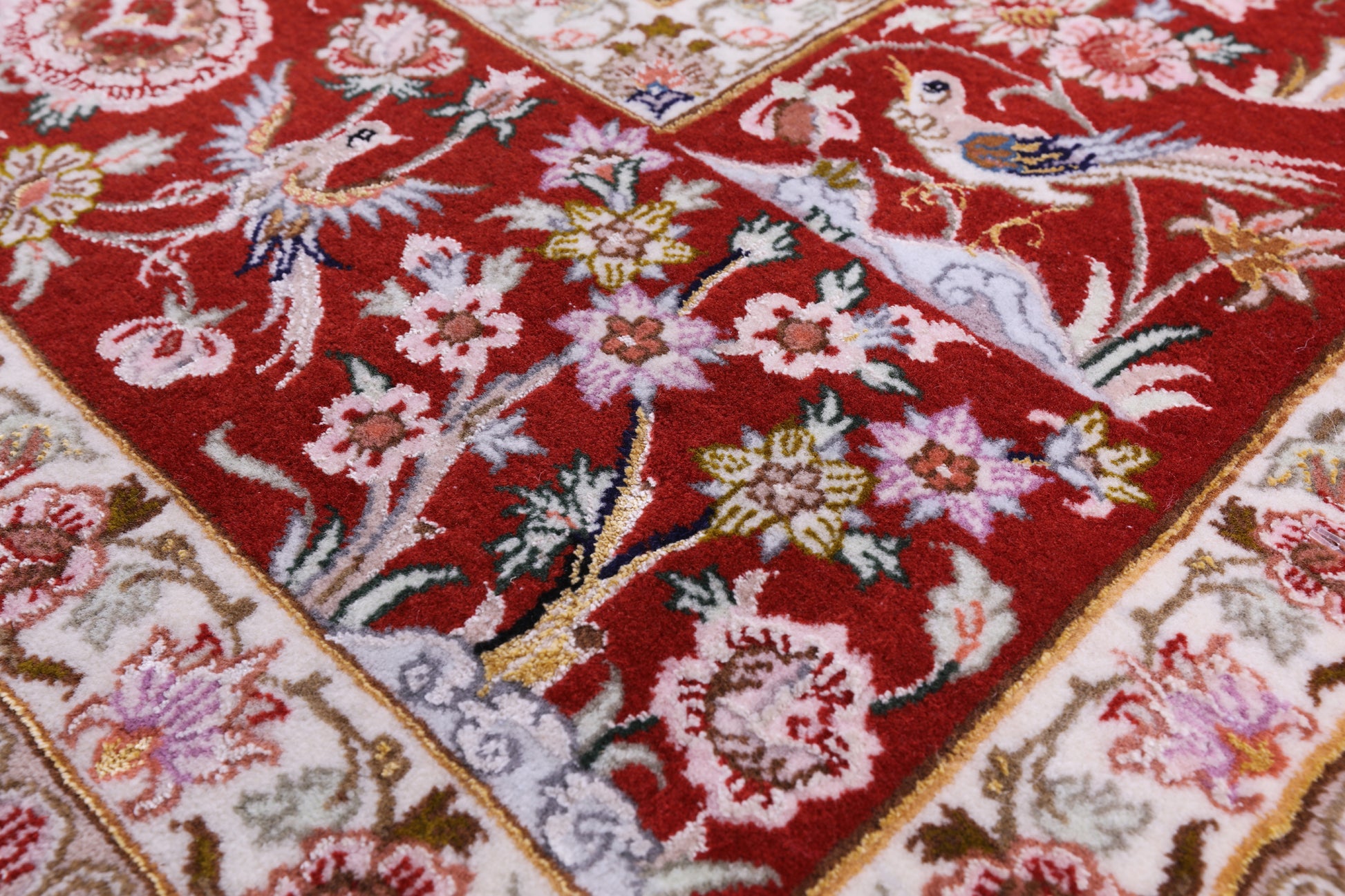 Ivory Isfahan Authentic Persian Hand Knotted Wool & Silk Area Rug - 5' 2" X 7' 10" - Golden Nile