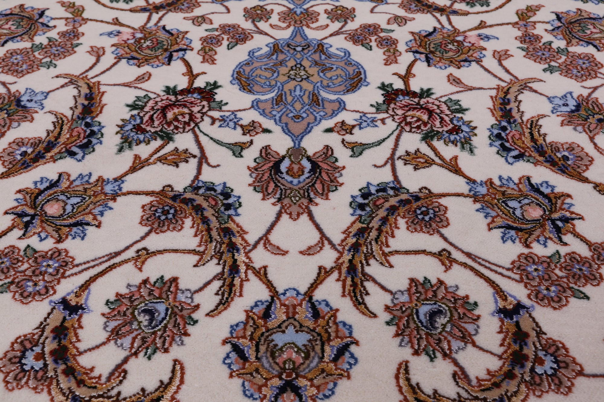 Ivory Isfahan Authentic Persian Hand Knotted Wool & Silk Area Rug - 5' 3" X 7' 10" - Golden Nile