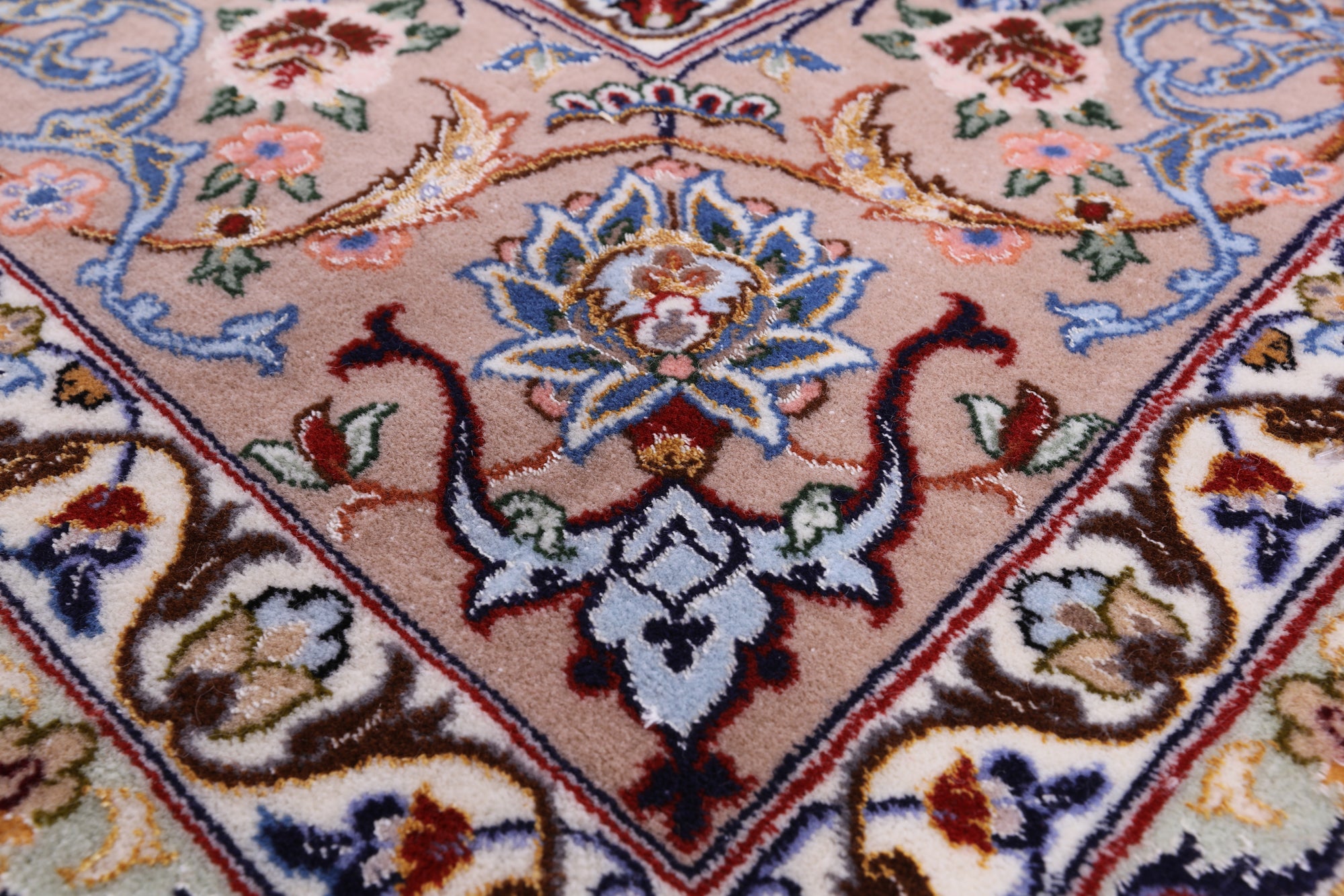 Ivory Isfahan Authentic Persian Hand Knotted Wool & Silk Area Rug - 5' 3" X 7' 10" - Golden Nile