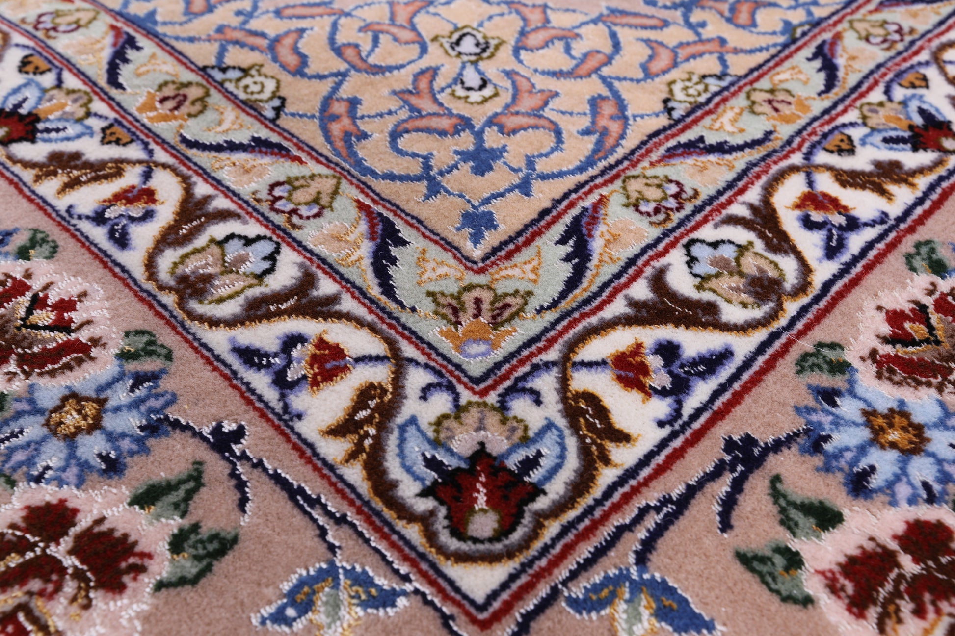Ivory Isfahan Authentic Persian Hand Knotted Wool & Silk Area Rug - 5' 3" X 7' 10" - Golden Nile