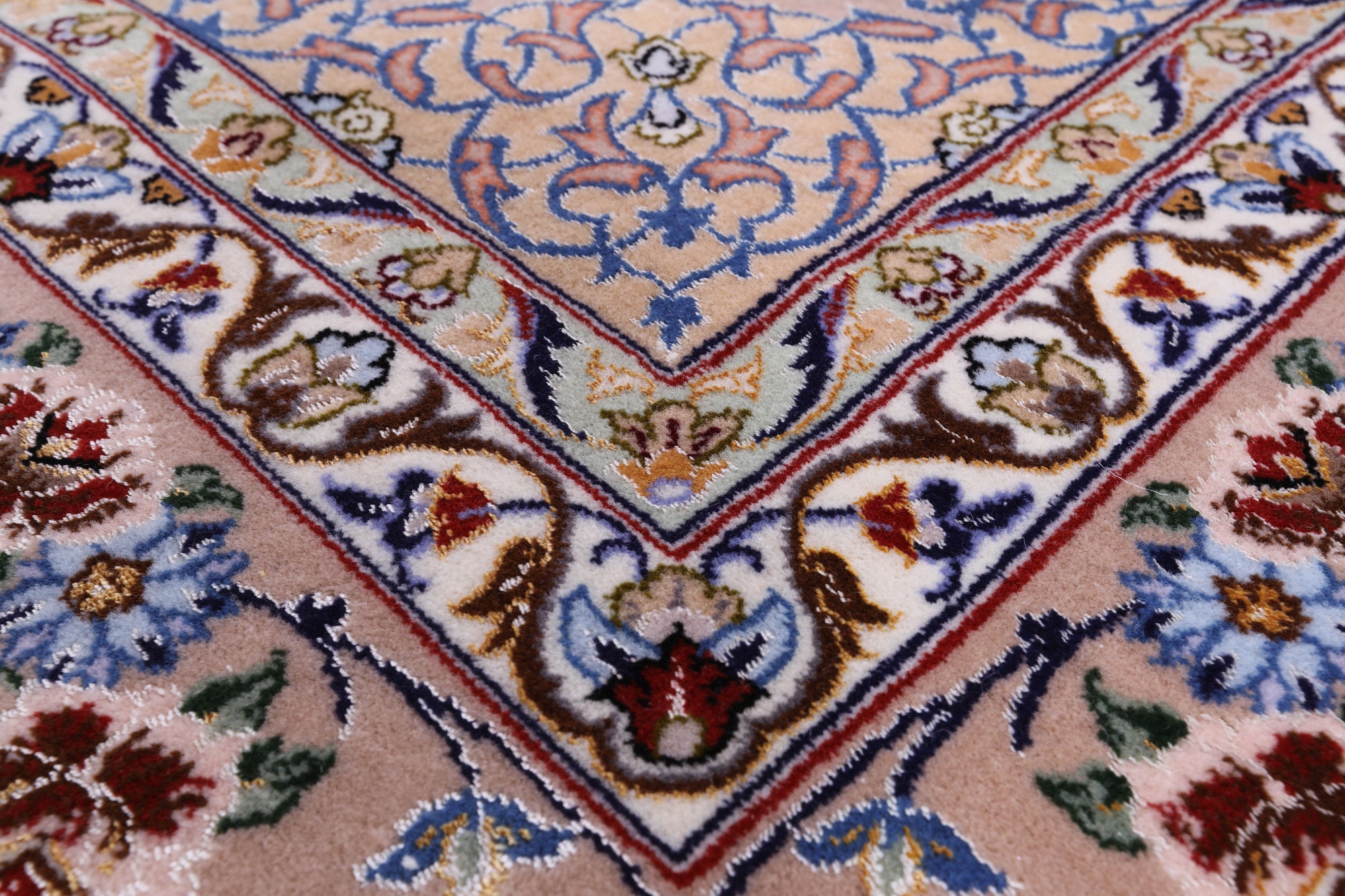 Ivory Isfahan Authentic Persian Hand Knotted Wool & Silk Area Rug - 5' 3" X 7' 10" - Golden Nile