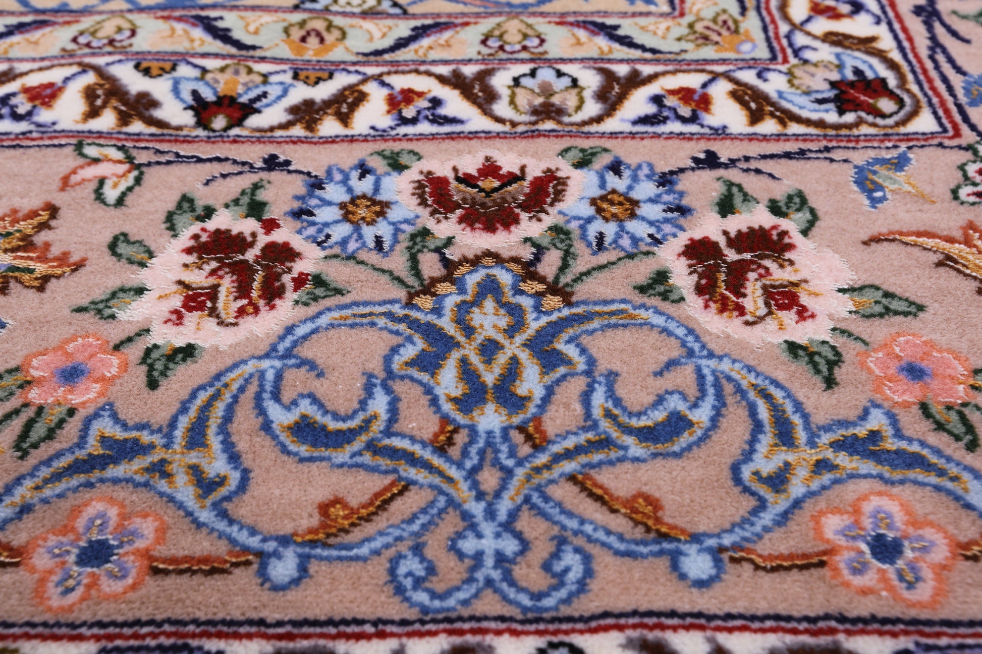 Ivory Isfahan Authentic Persian Hand Knotted Wool & Silk Area Rug - 5' 3" X 7' 10" - Golden Nile
