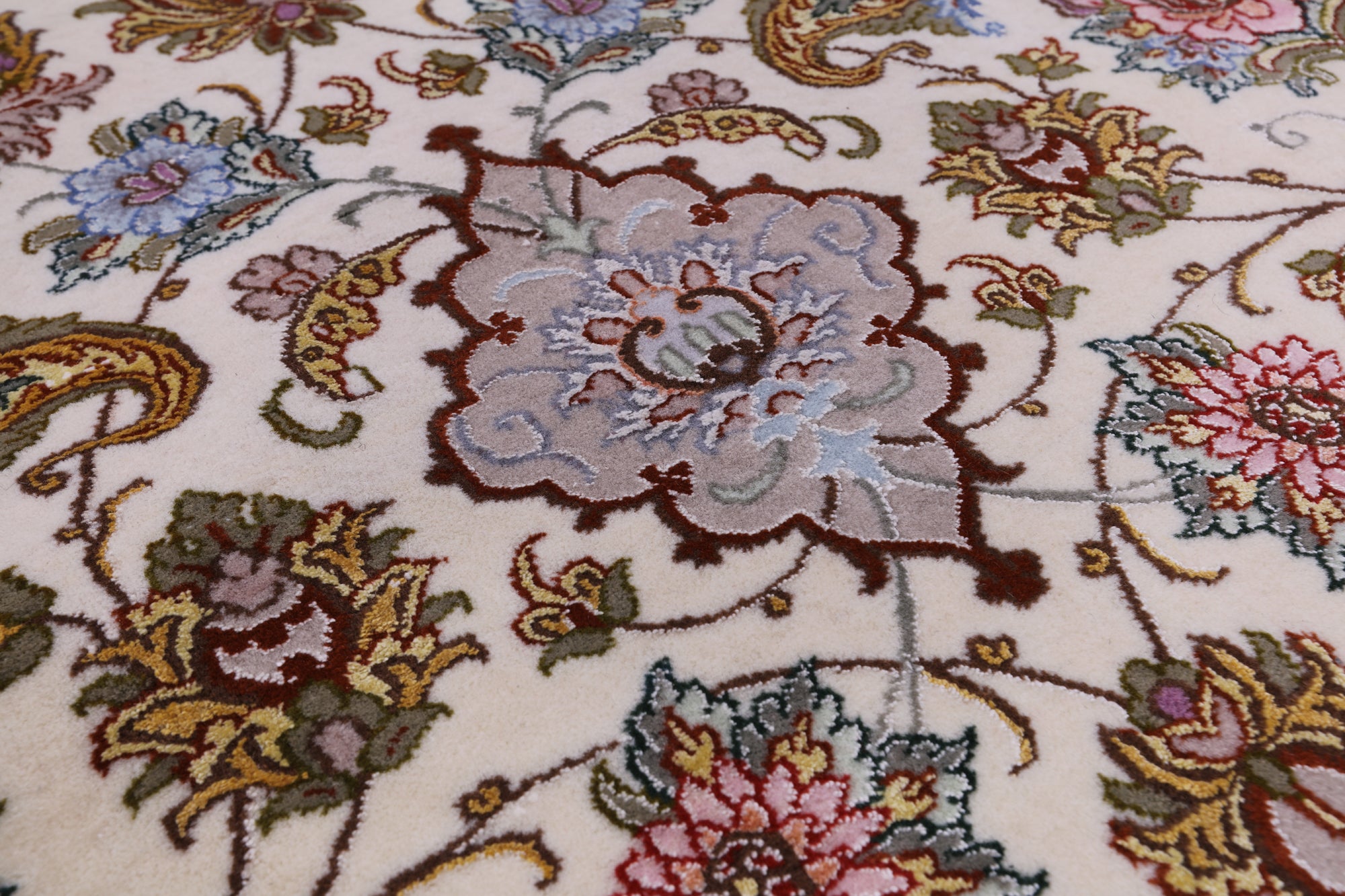 Ivory Isfahan Authentic Persian Hand Knotted Wool & Silk Area Rug - 5' 1" X 7' 11" - Golden Nile