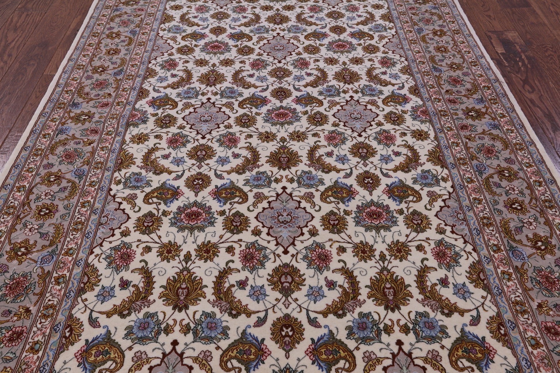 Ivory Isfahan Authentic Persian Hand Knotted Wool & Silk Area Rug - 5' 1" X 7' 11" - Golden Nile