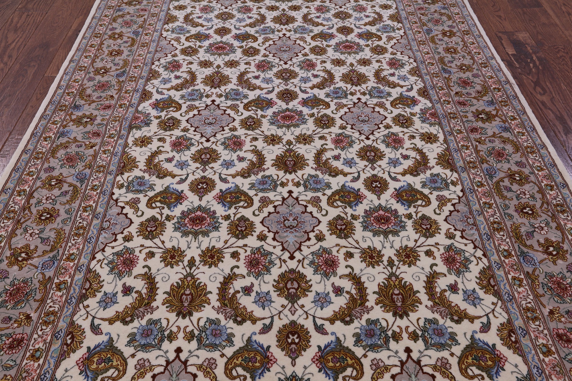 Ivory Isfahan Authentic Persian Hand Knotted Wool & Silk Area Rug - 5' 1" X 7' 11" - Golden Nile