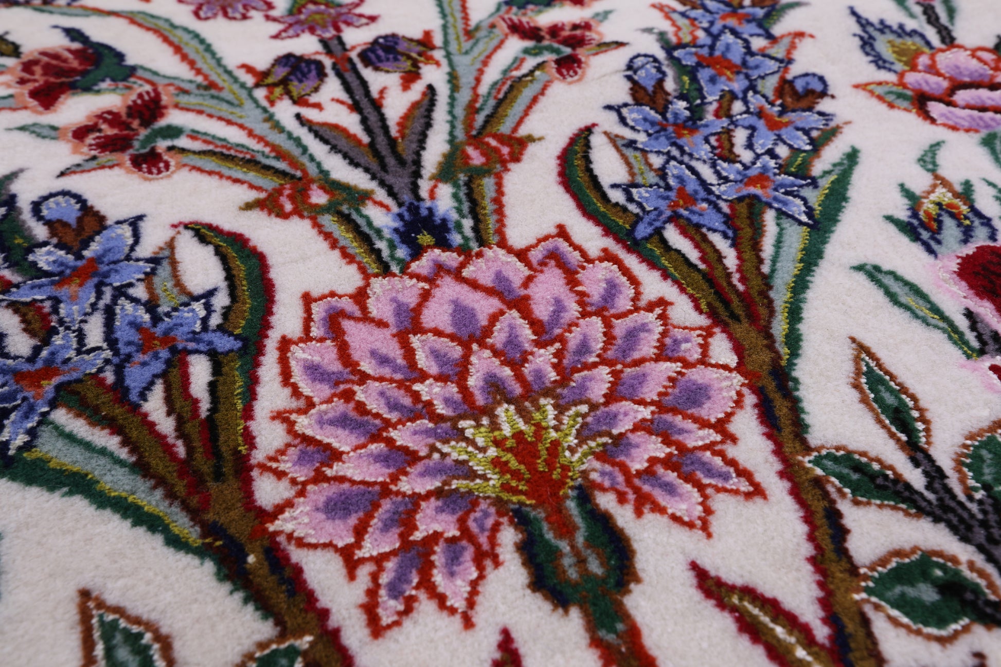 Ivory Wool & Silk Authentic Signed Isfahan Pictorial Persian Rug 4' 3" X 6' 7" - Golden Nile