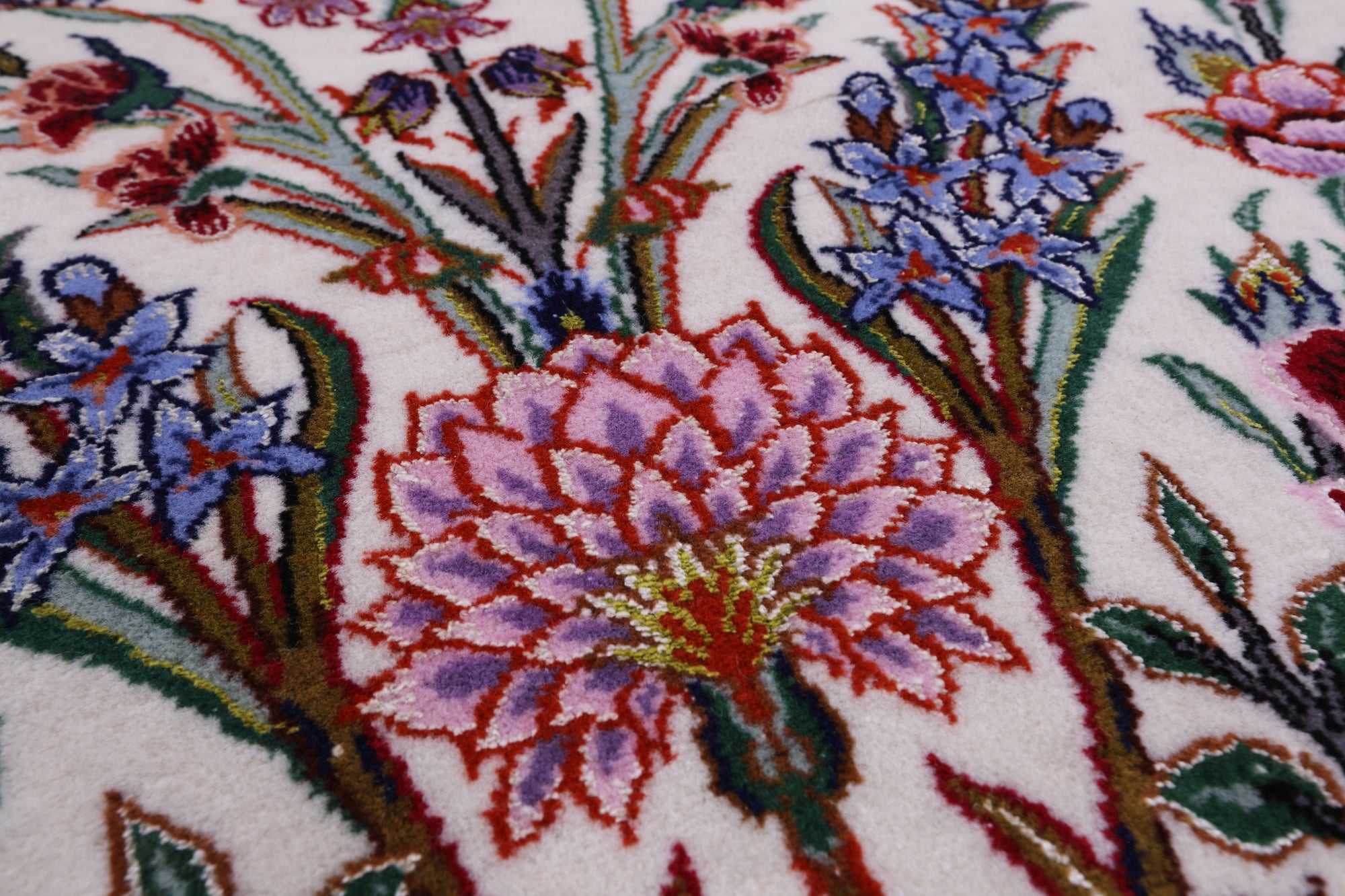 Ivory Wool & Silk Authentic Signed Isfahan Pictorial Persian Rug 4' 3" X 6' 7" - Golden Nile