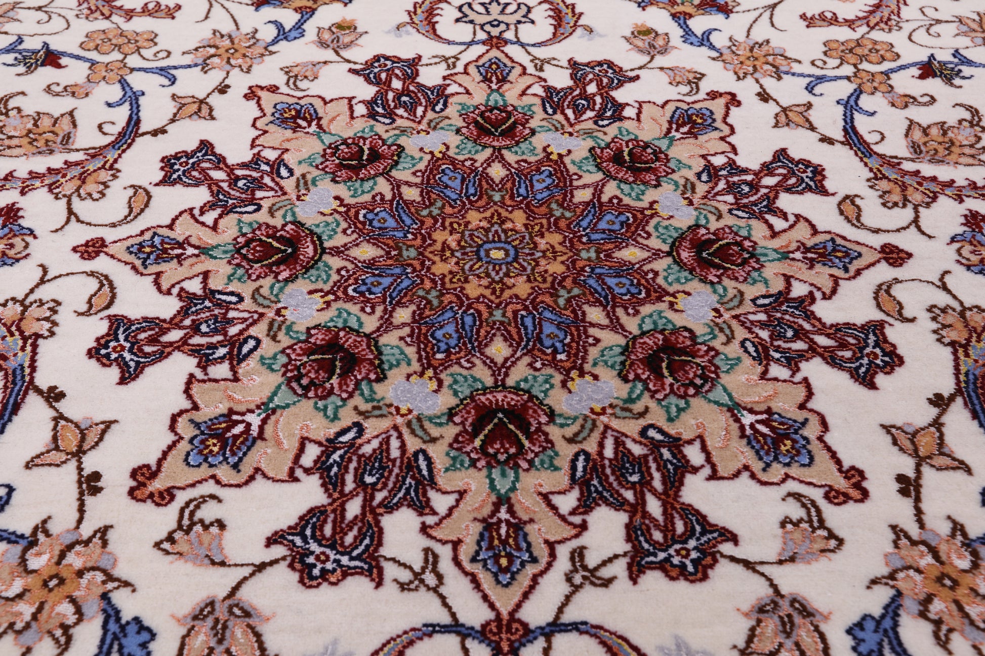 Ivory Isfahan Authentic Persian Hand Knotted Wool & Silk Area Rug - 4' 2" X 6' 3" - Golden Nile