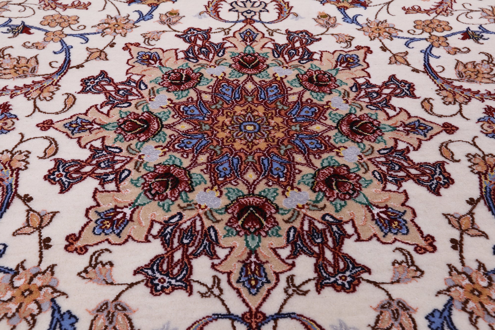 Ivory Isfahan Authentic Persian Hand Knotted Wool & Silk Area Rug - 4' 2" X 6' 3" - Golden Nile