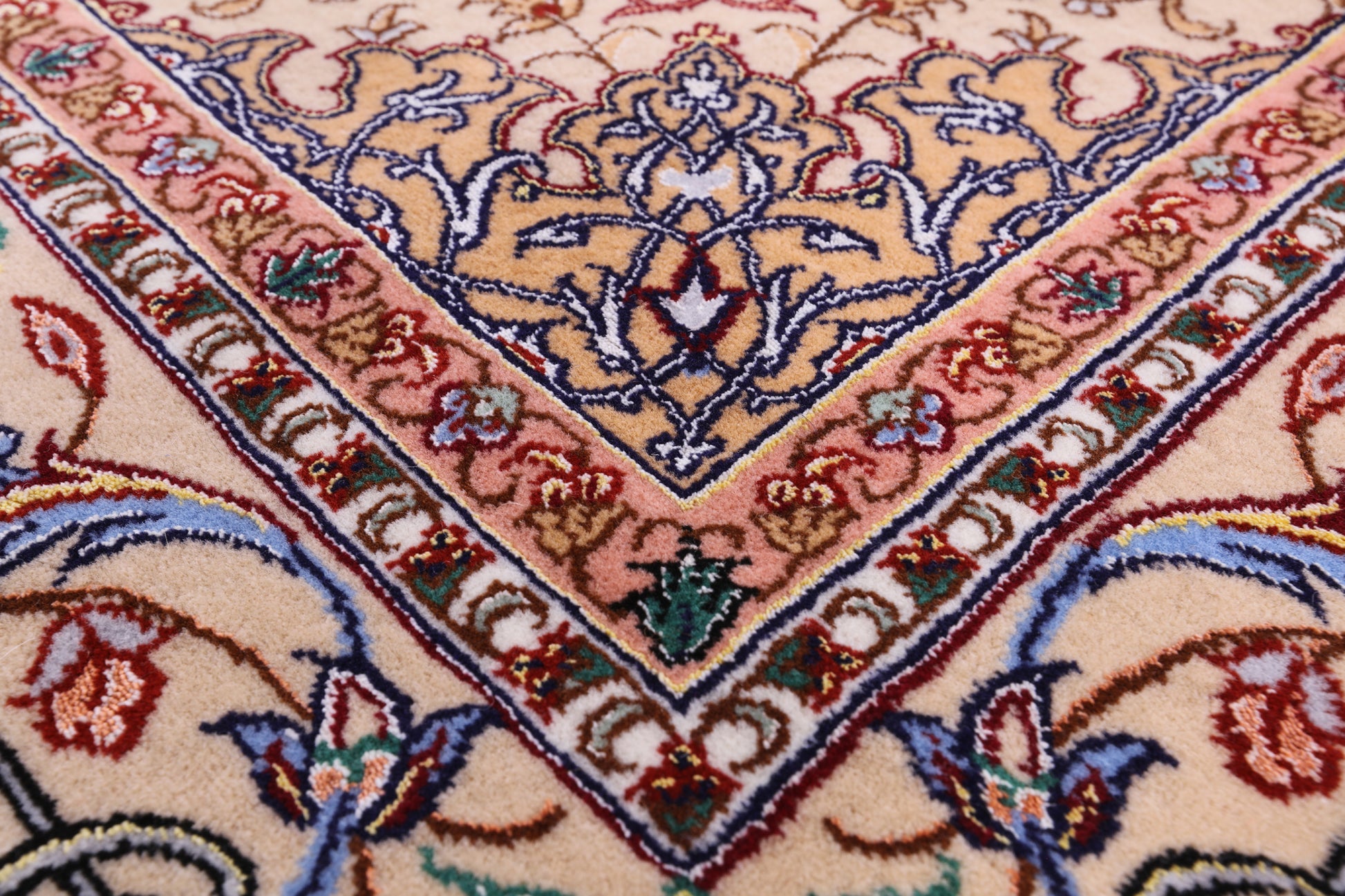 Ivory Isfahan Authentic Persian Hand Knotted Wool & Silk Area Rug - 4' 2" X 6' 3" - Golden Nile