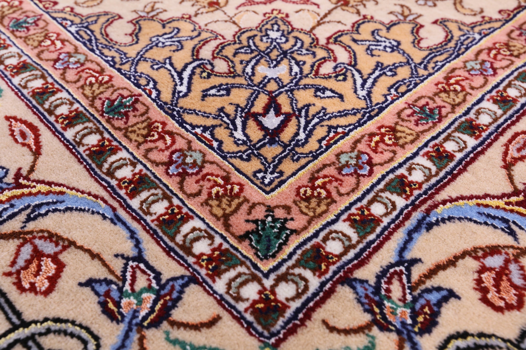 Ivory Isfahan Authentic Persian Hand Knotted Wool & Silk Area Rug - 4' 2" X 6' 3" - Golden Nile