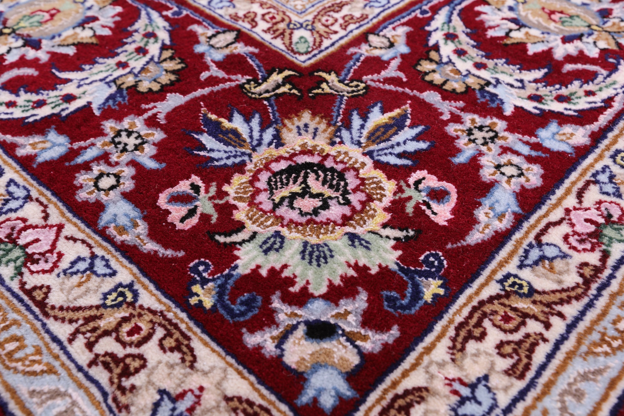 Ivory Isfahan Authentic Persian Hand Knotted Wool & Silk Area Rug - 4' 3" X 6' 7" - Golden Nile