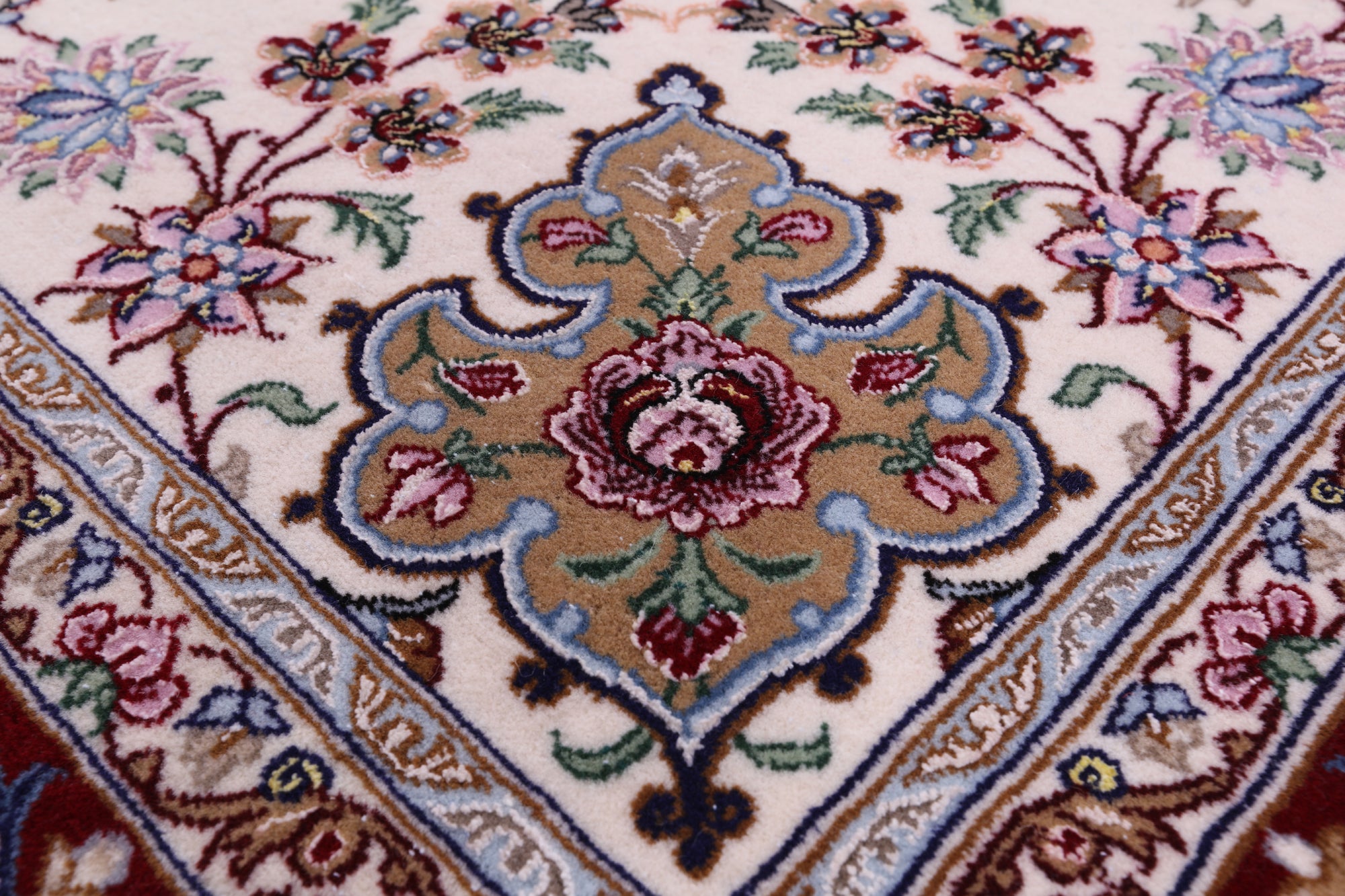 Ivory Isfahan Authentic Persian Hand Knotted Wool & Silk Area Rug - 4' 3" X 6' 7" - Golden Nile