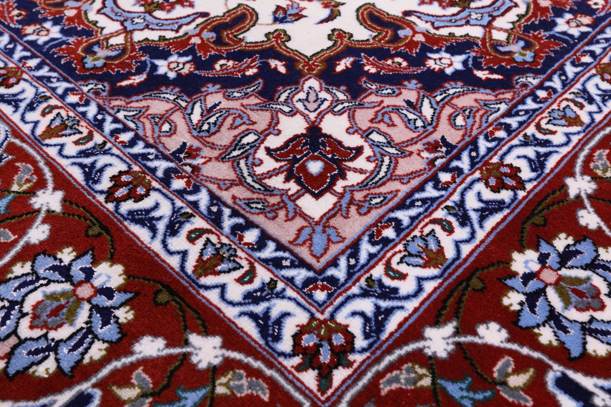 Ivory Isfahan Authentic Persian Hand Knotted Wool & Silk Area Rug - 4' 3" X 6' 8" - Golden Nile