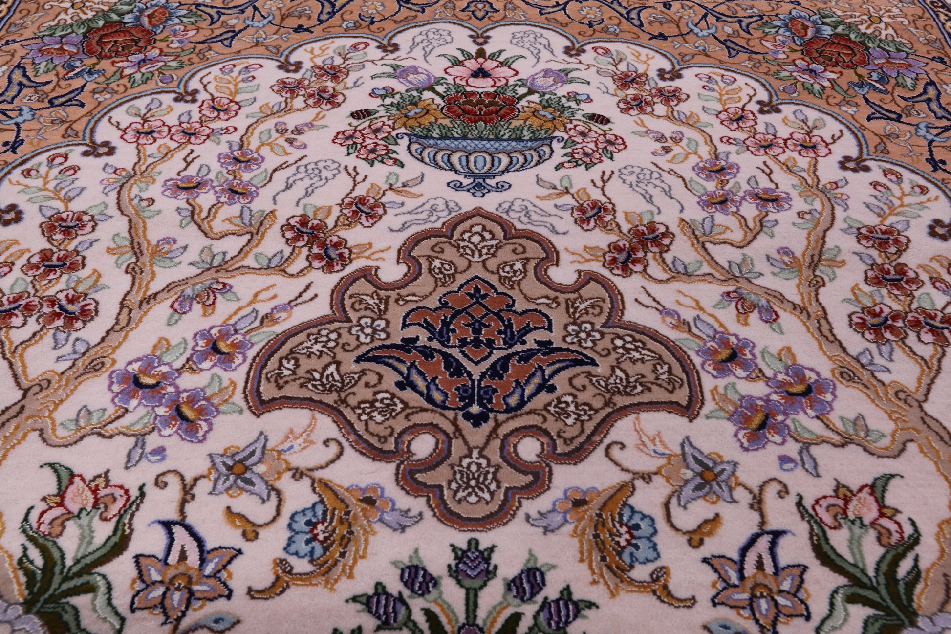 Ivory Isfahan Authentic Persian Hand Knotted Wool & Silk Area Rug - 5' 1" X 7' 8" - Golden Nile