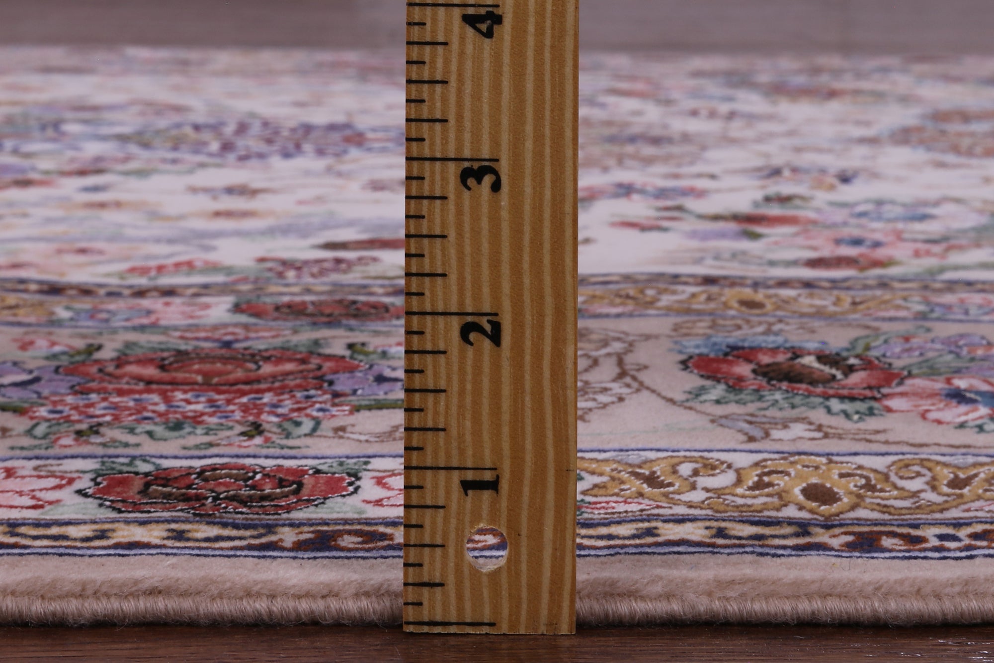 Ivory Isfahan Authentic Persian Hand Knotted Wool & Silk Area Rug - 5' 1" X 7' 8" - Golden Nile