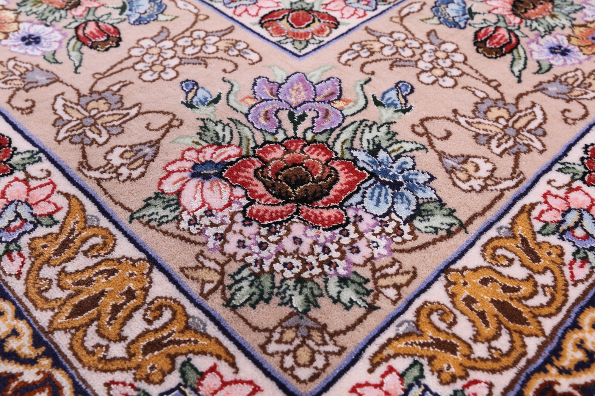 Ivory Isfahan Authentic Persian Hand Knotted Wool & Silk Area Rug - 5' 1" X 7' 8" - Golden Nile