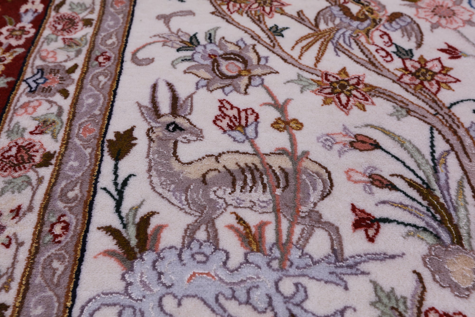 Ivory Isfahan Authentic Persian Hand Knotted Wool & Silk Area Rug - 5' 1" X 7' 11" - Golden Nile