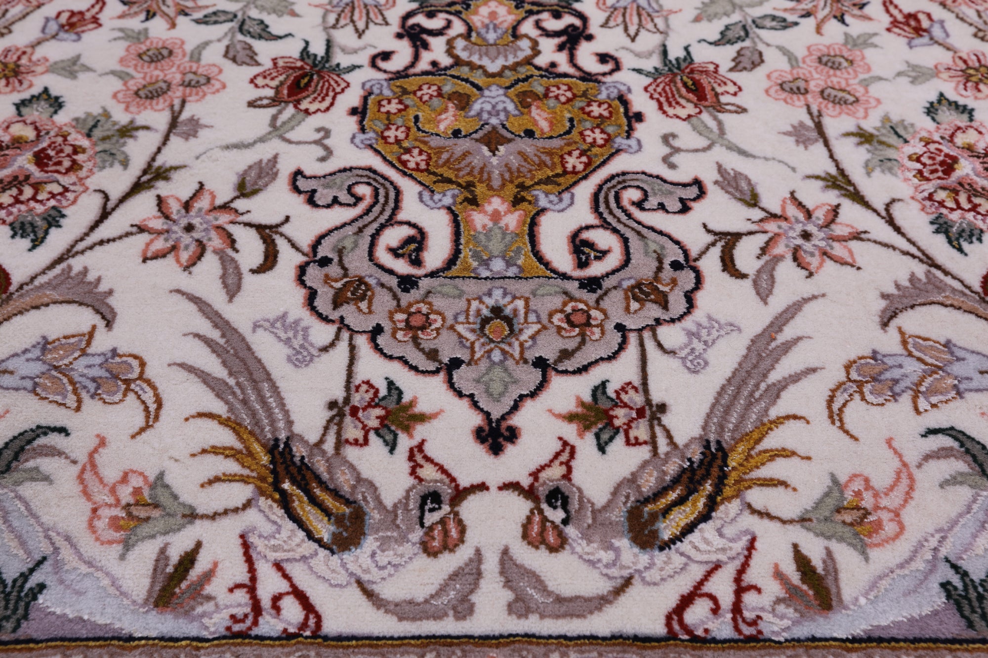 Ivory Isfahan Authentic Persian Hand Knotted Wool & Silk Area Rug - 5' 1" X 7' 11" - Golden Nile